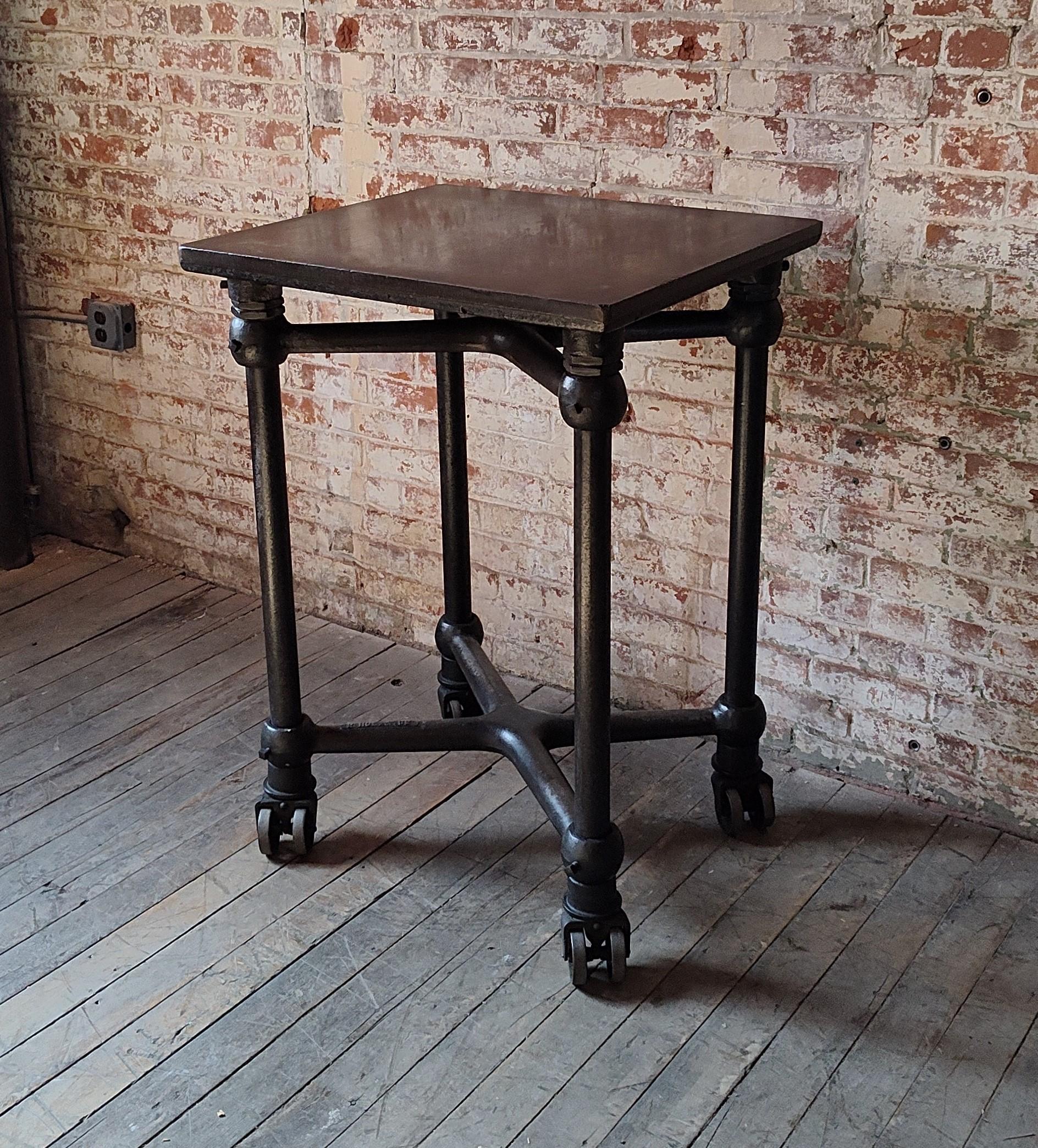 Vintage Printer's Turtle Table In Good Condition For Sale In Oakville, CT