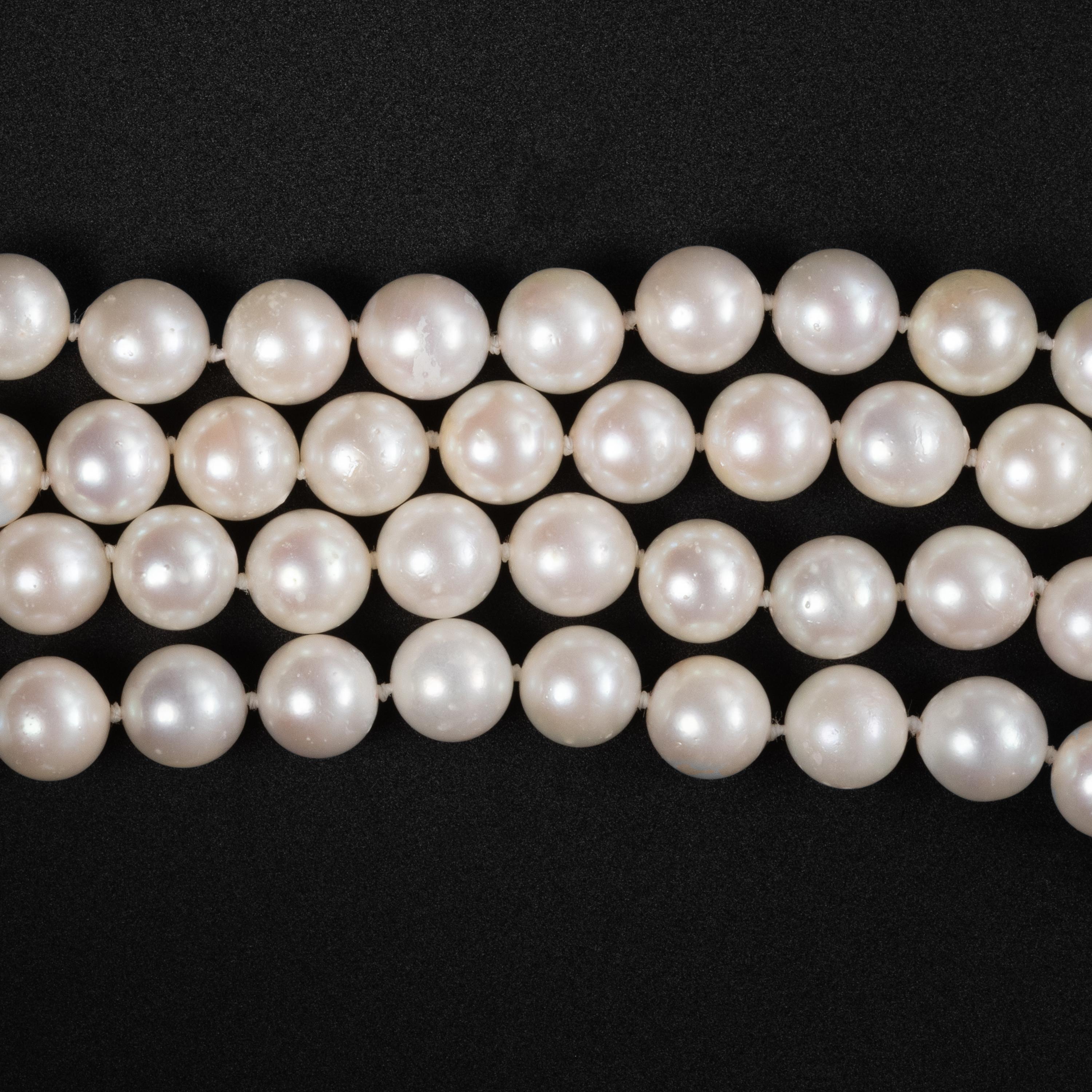 Akoya-Perlen-Doppelstrang-Halskette mit Gold- und Diamant-Verschluss Pristine Midcentury (Retro) im Angebot