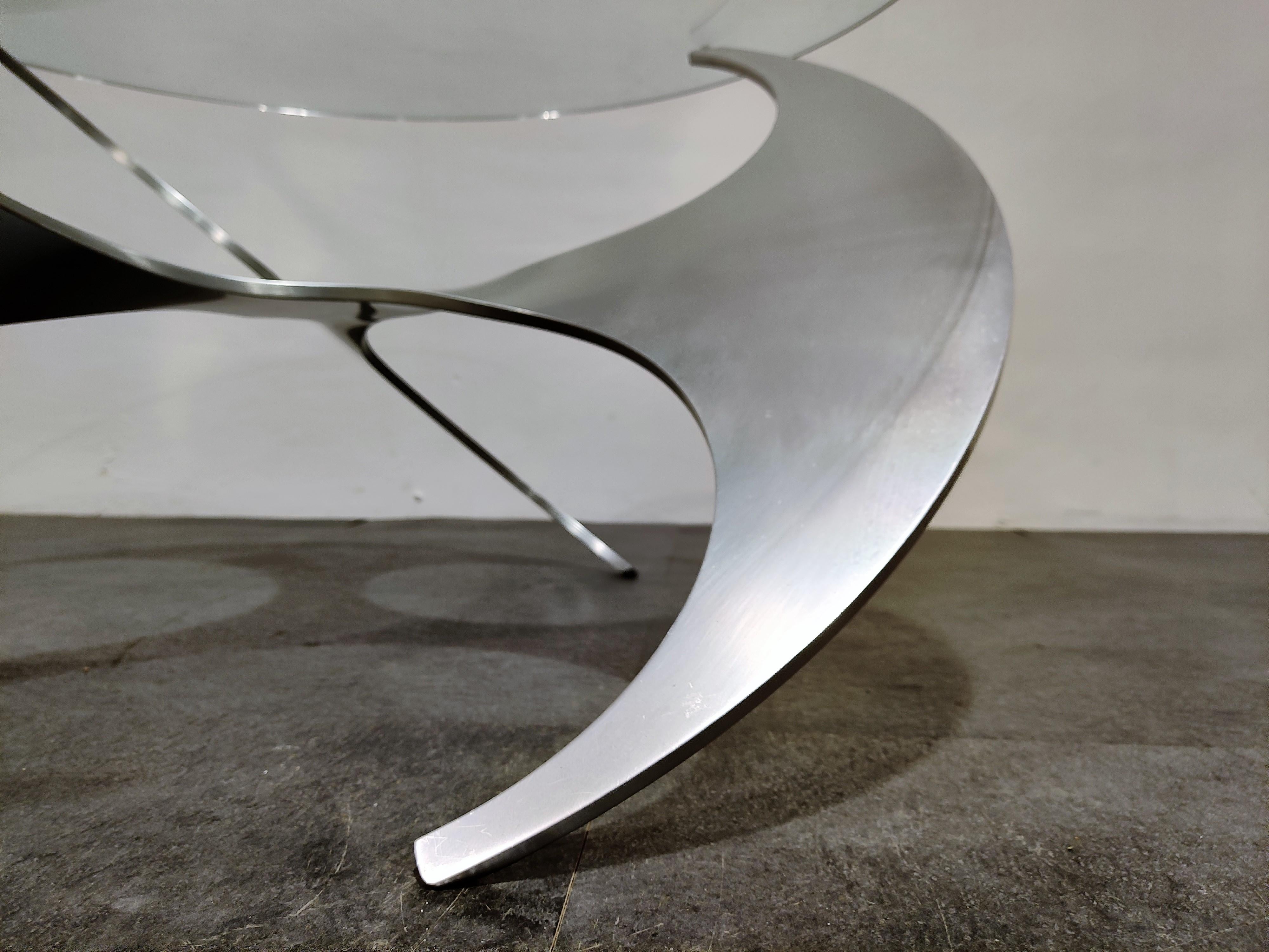 Midcentury 'propellor' coffee table by Knut Hesterberg for Ronald Schmitt.

The table has a clear round glass top with a sculptural aluminium base.

The table is in good original condition.

1960s, Germany

Size: Height 49cm/19.29