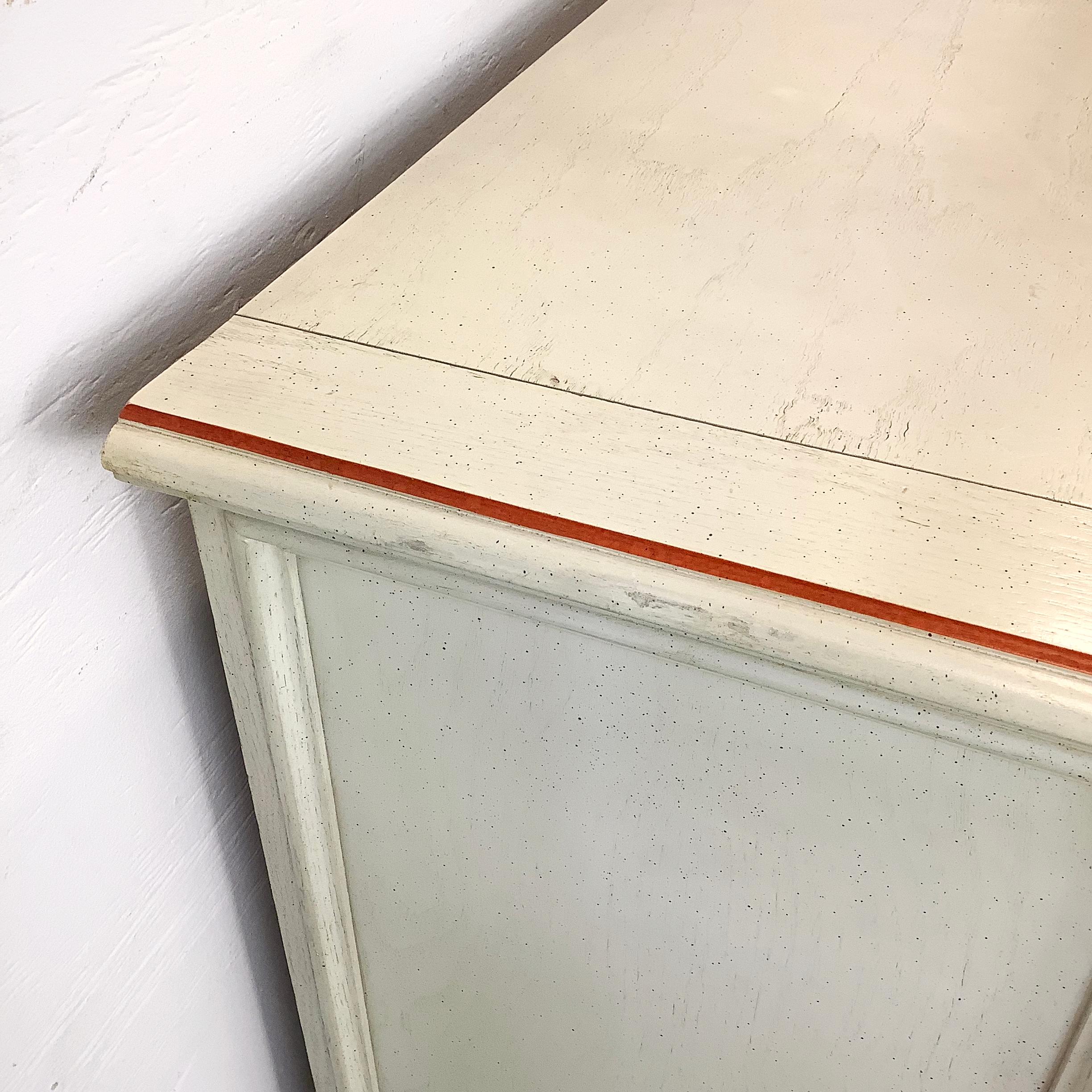 Vintage Provencal Sideboard mit Aufbewahrung im Angebot 3