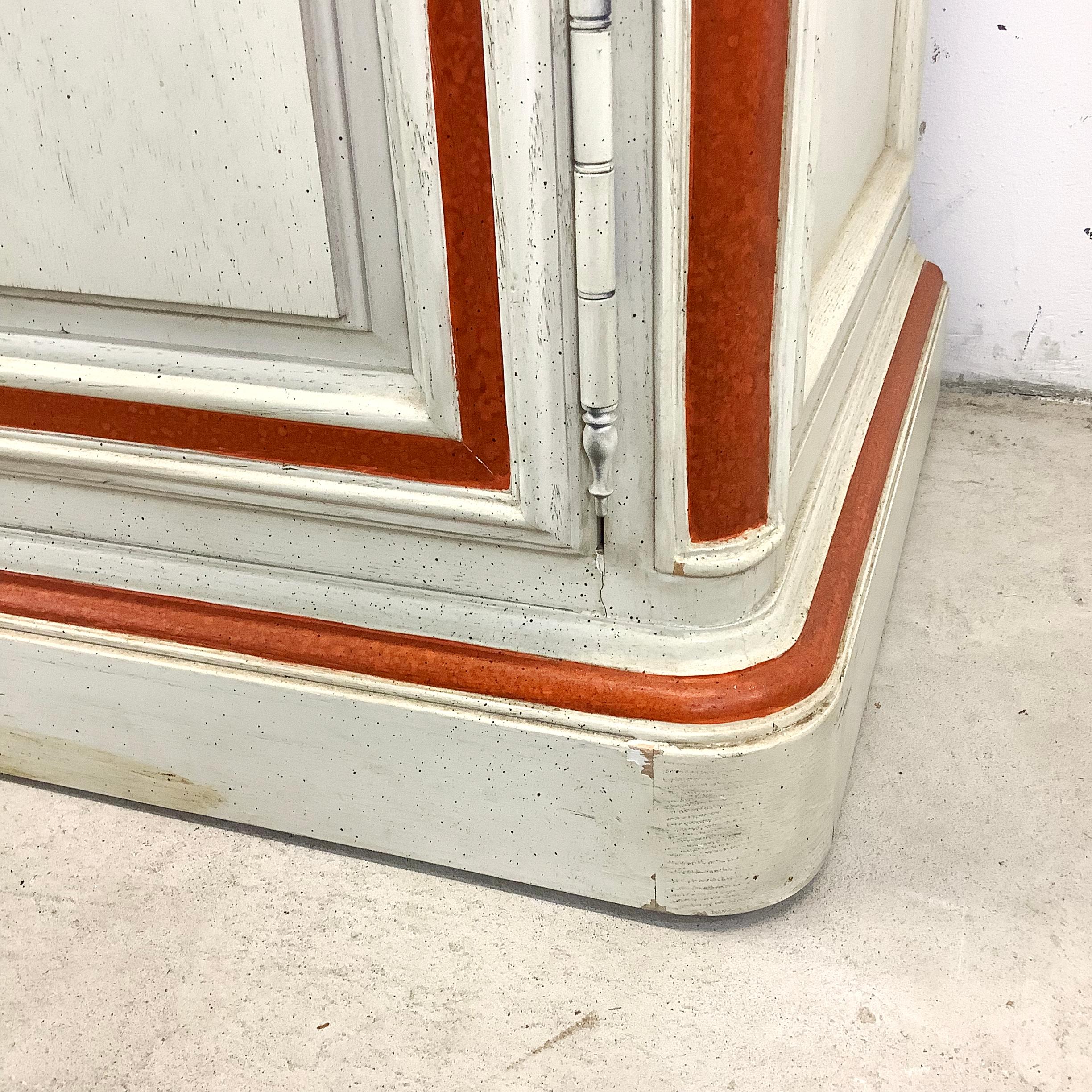 Vintage Provencal Sideboard mit Aufbewahrung im Angebot 4