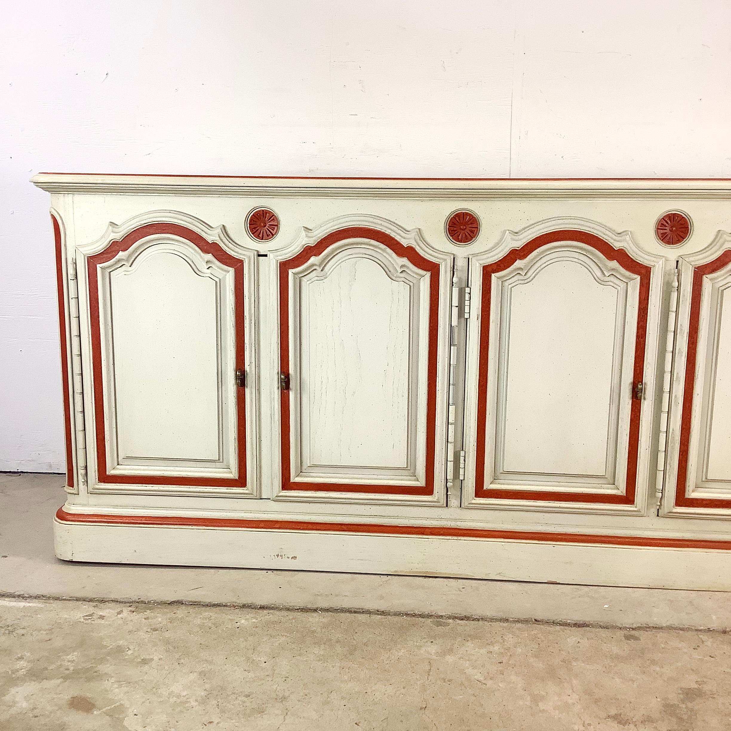 Vintage Provencal Sideboard mit Aufbewahrung im Angebot 7