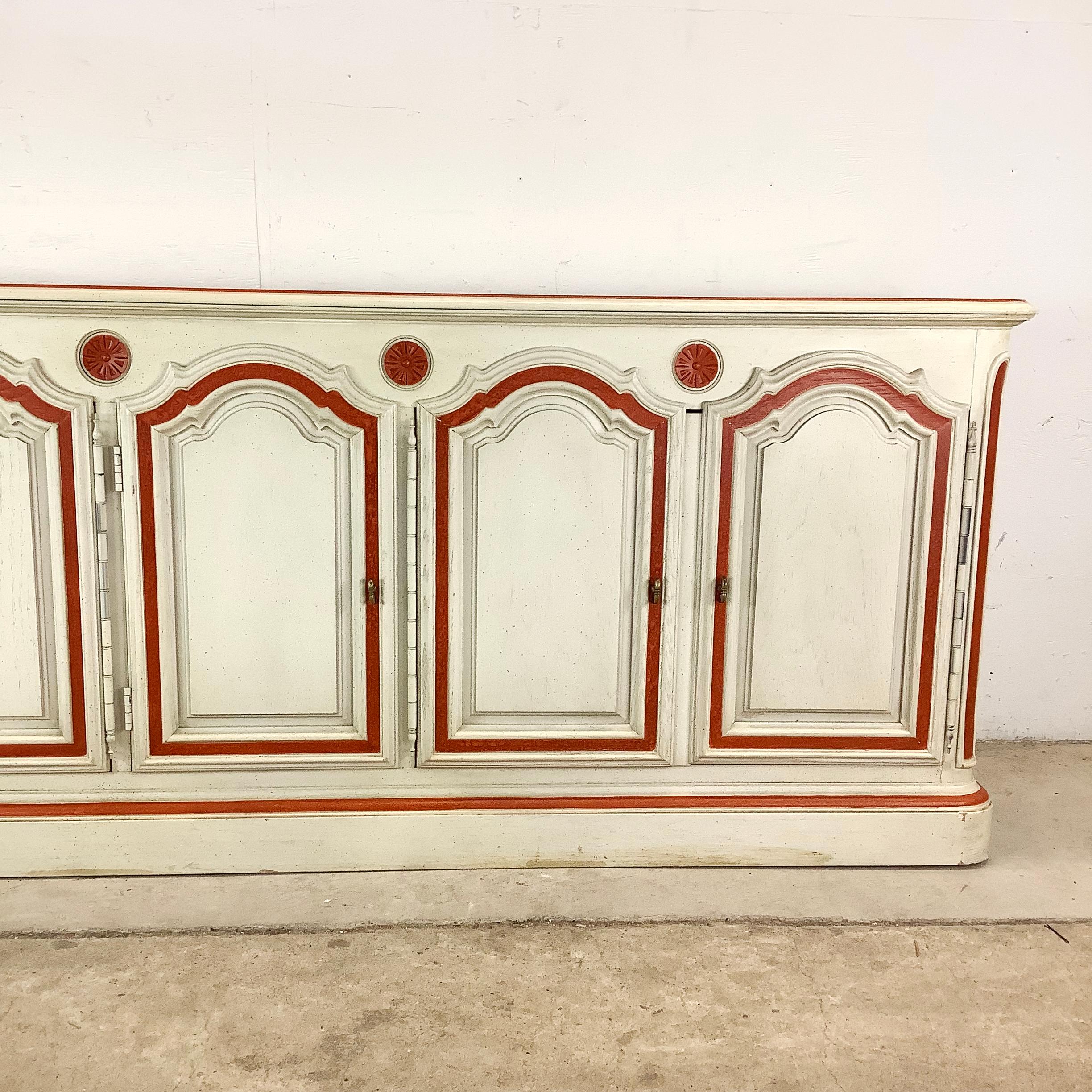 Vintage Provencal Sideboard mit Aufbewahrung im Angebot 8