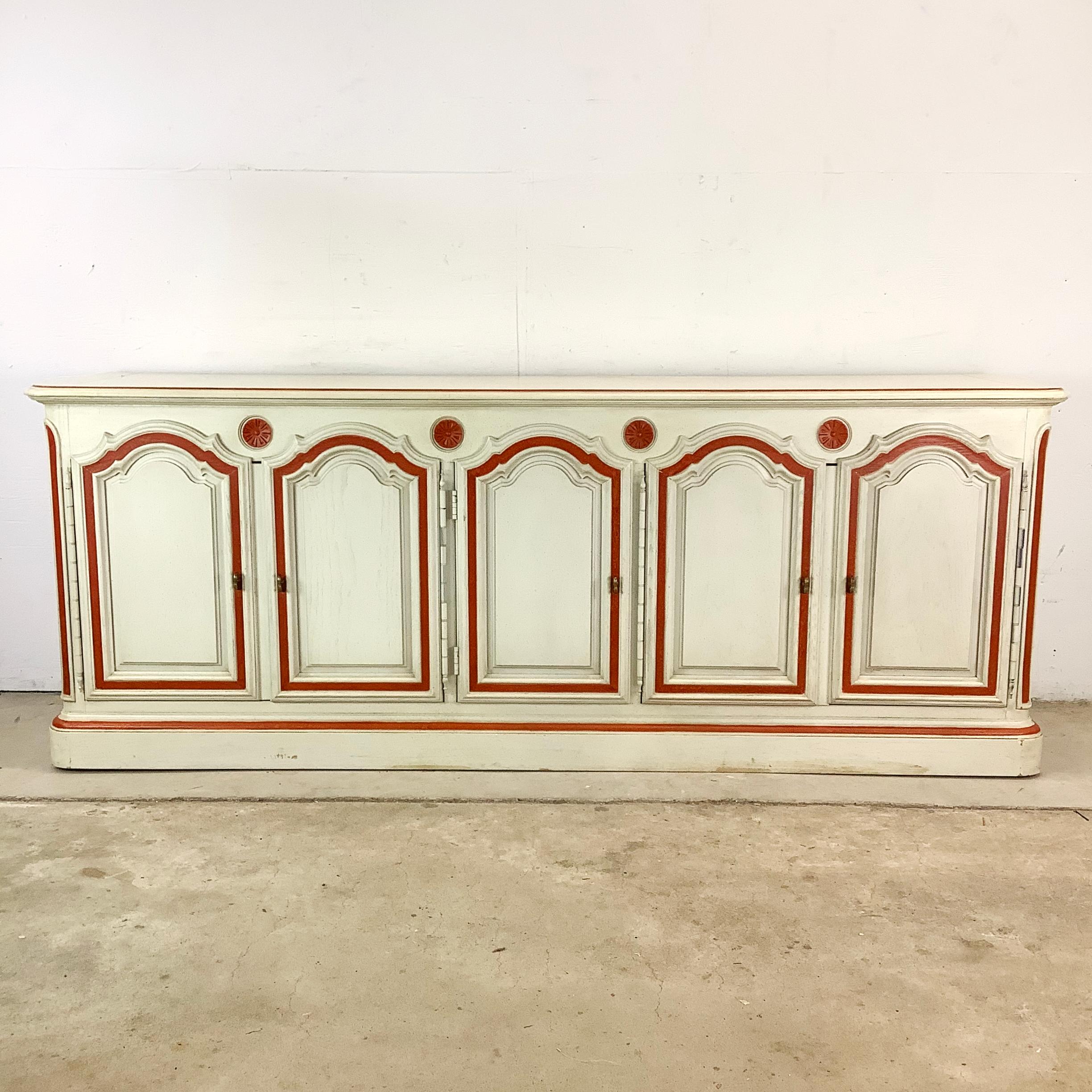 Vintage Provencal Sideboard mit Aufbewahrung im Angebot 9