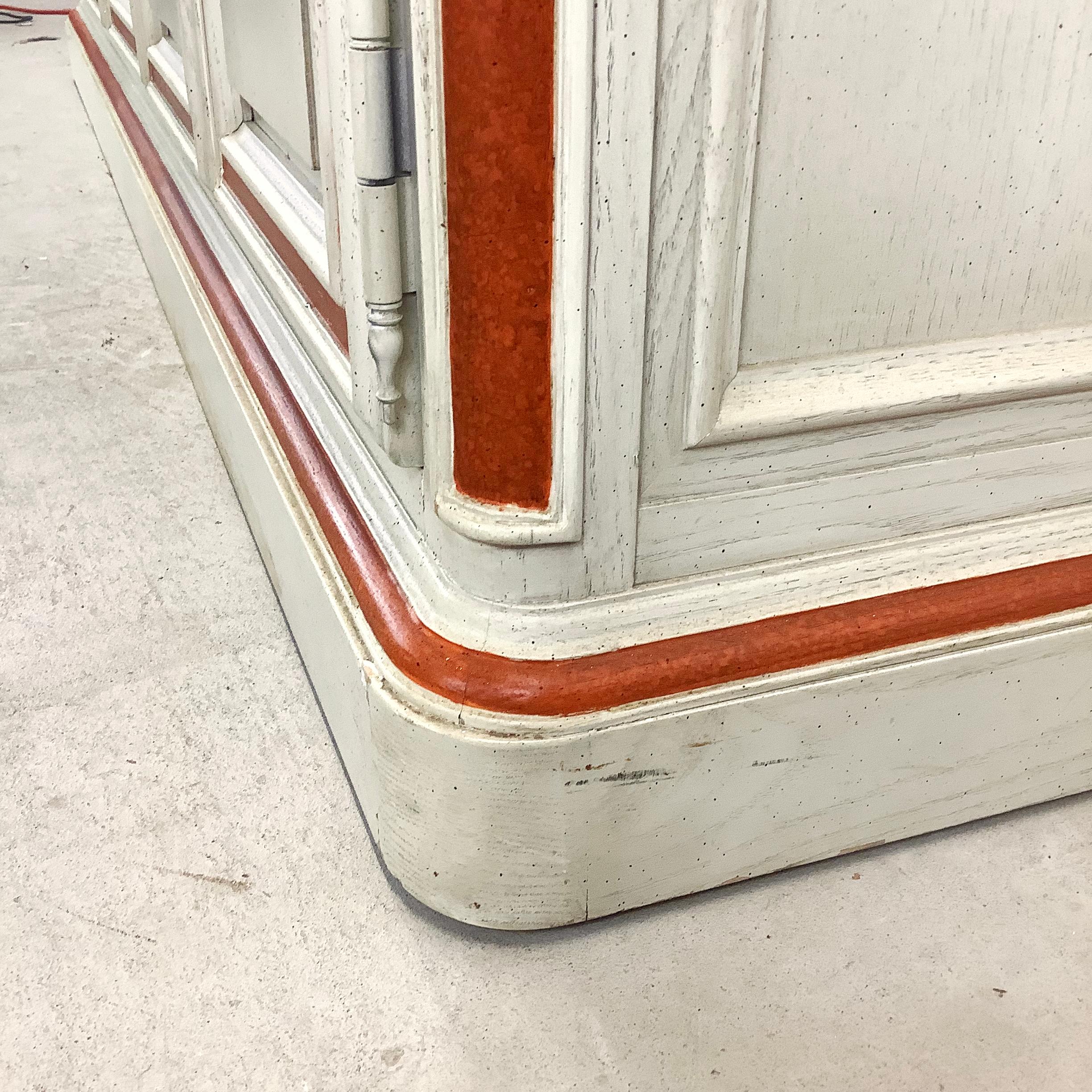Vintage Provencal Sideboard mit Aufbewahrung im Angebot 11