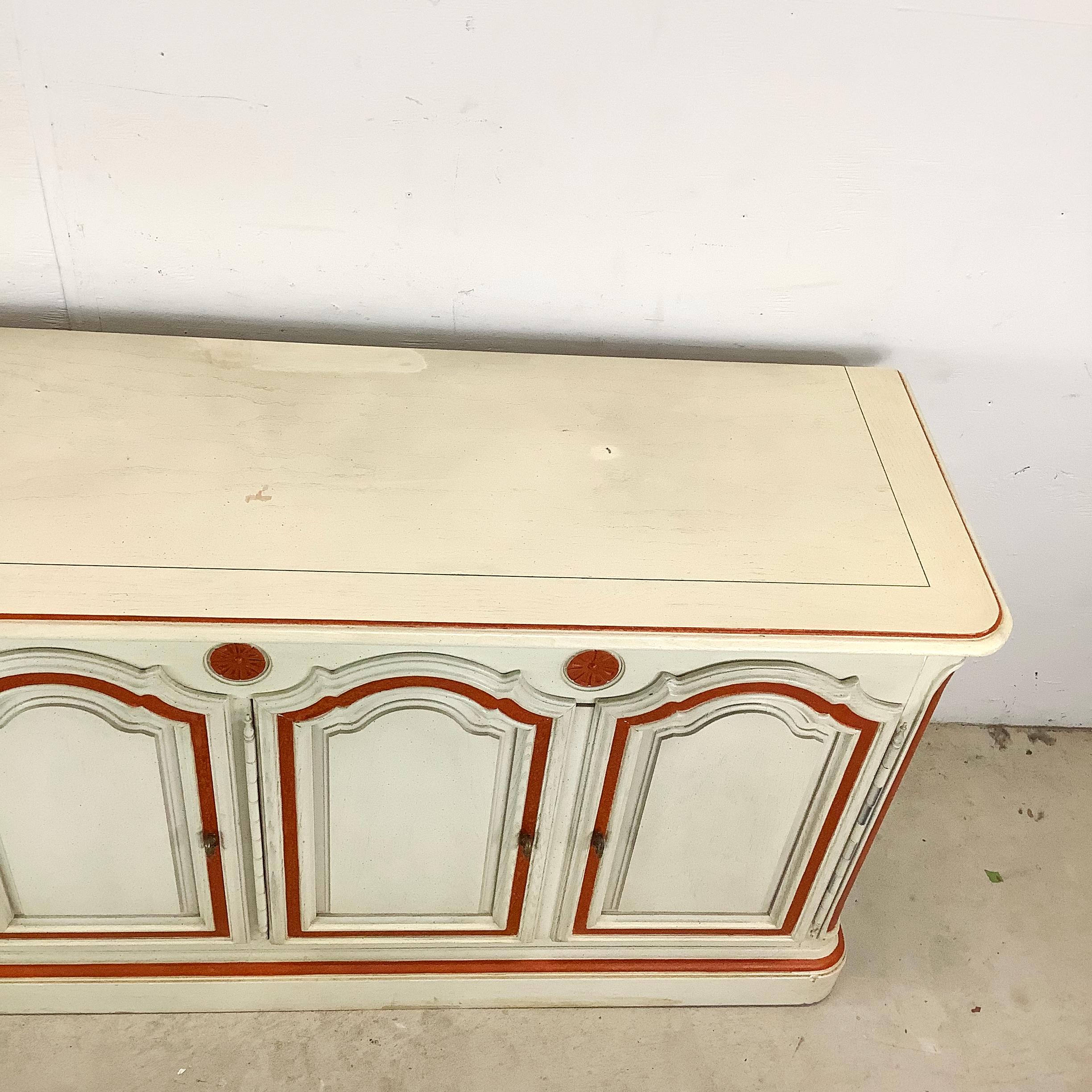 Vintage Provencal Sideboard mit Aufbewahrung (Französische Provence) im Angebot
