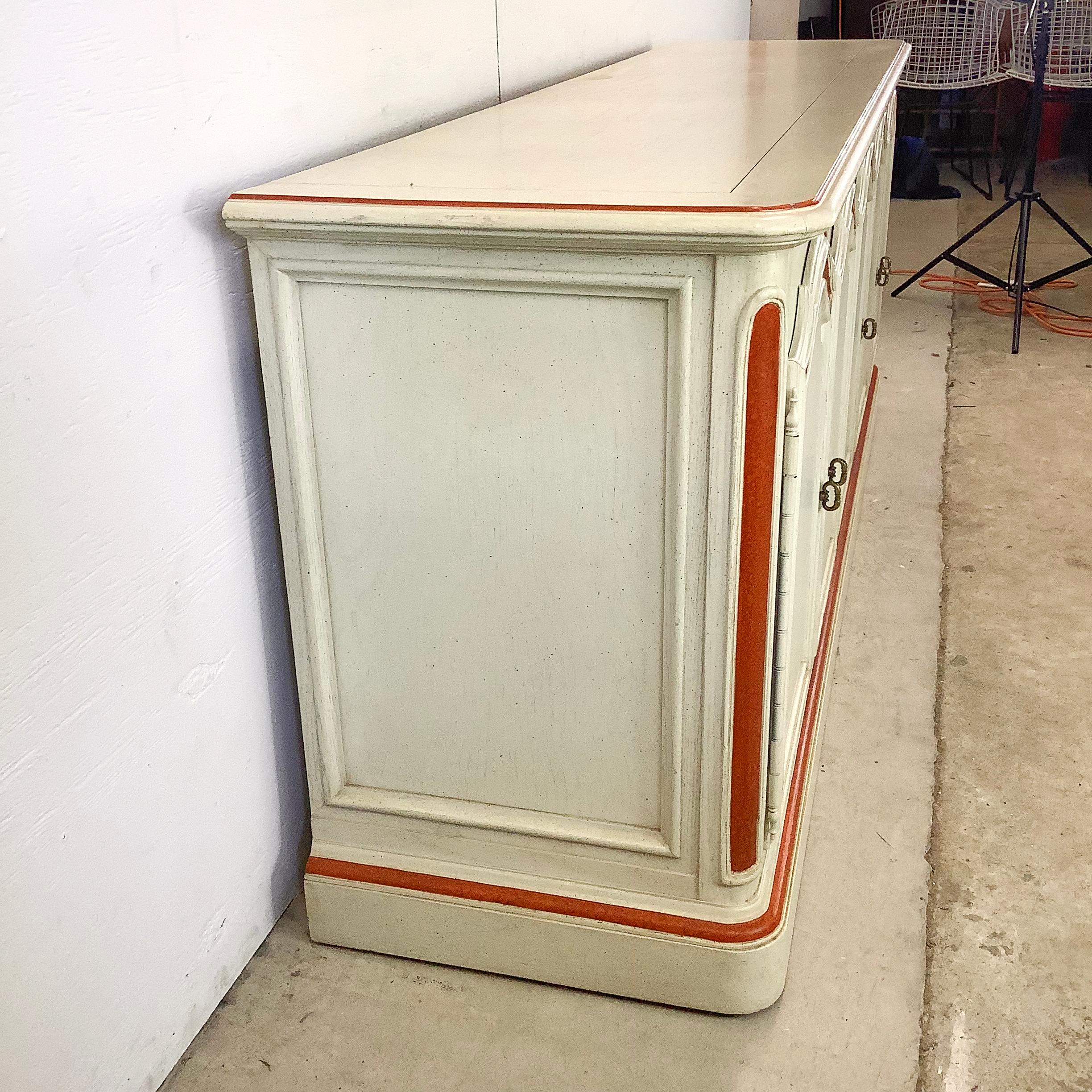 Vintage Provencal Sideboard mit Aufbewahrung (Unbekannt) im Angebot