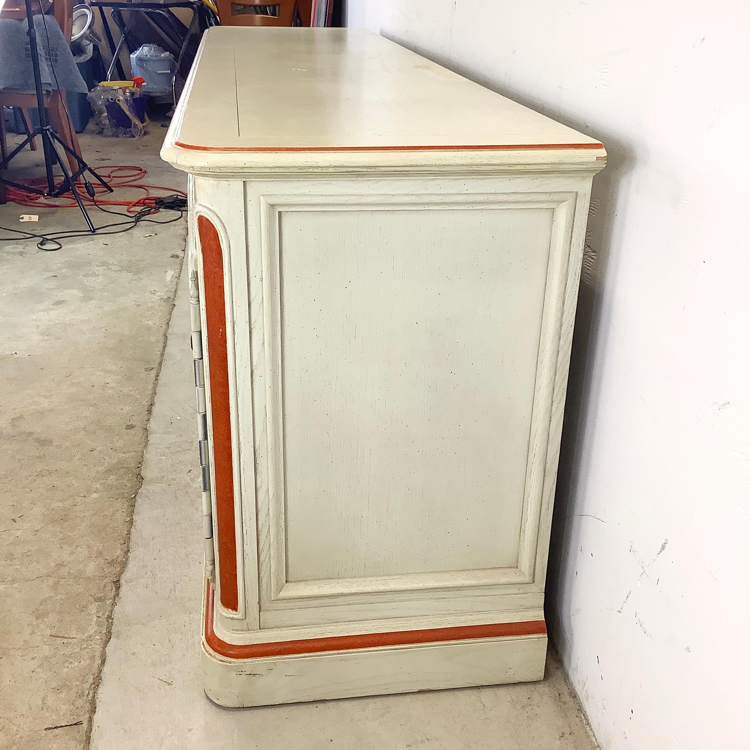 Vintage Provencal Sideboard mit Aufbewahrung (Sonstiges) im Angebot