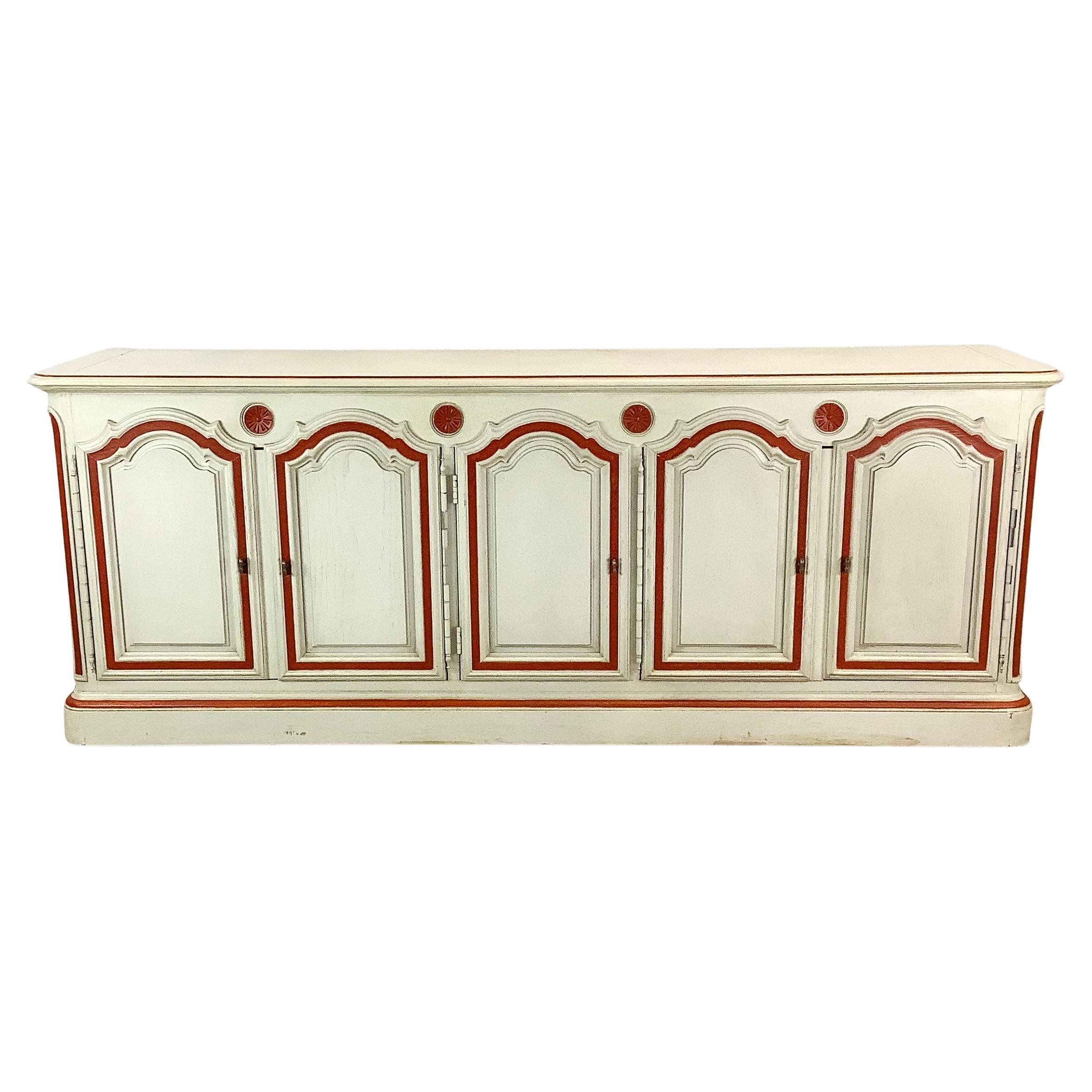 Vintage Provencal Sideboard mit Aufbewahrung im Angebot