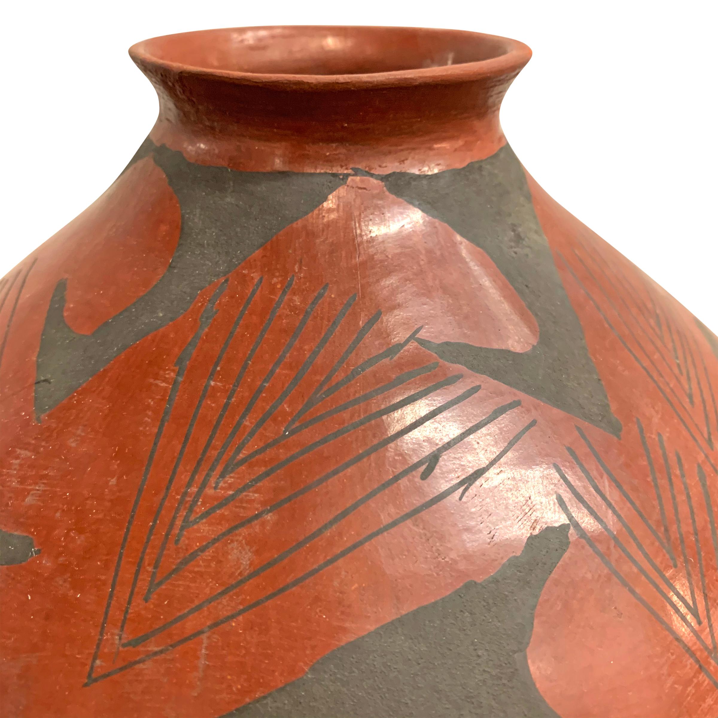 Vintage Pueblo Pottery Vase In Good Condition In Chicago, IL