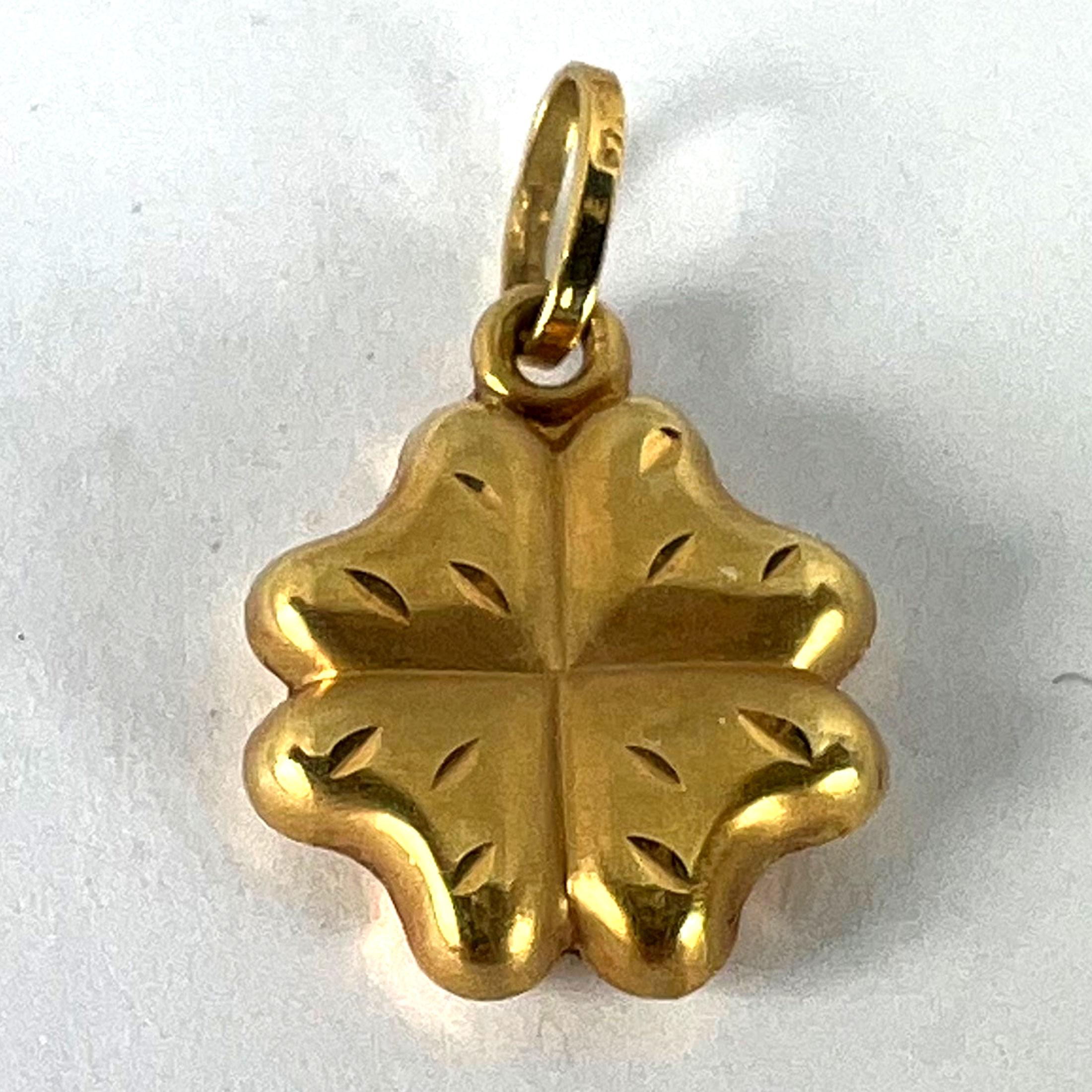 Ciondolo d'epoca a forma di trifoglio fortunato a quattro foglie in oro giallo 18K in vendita 8
