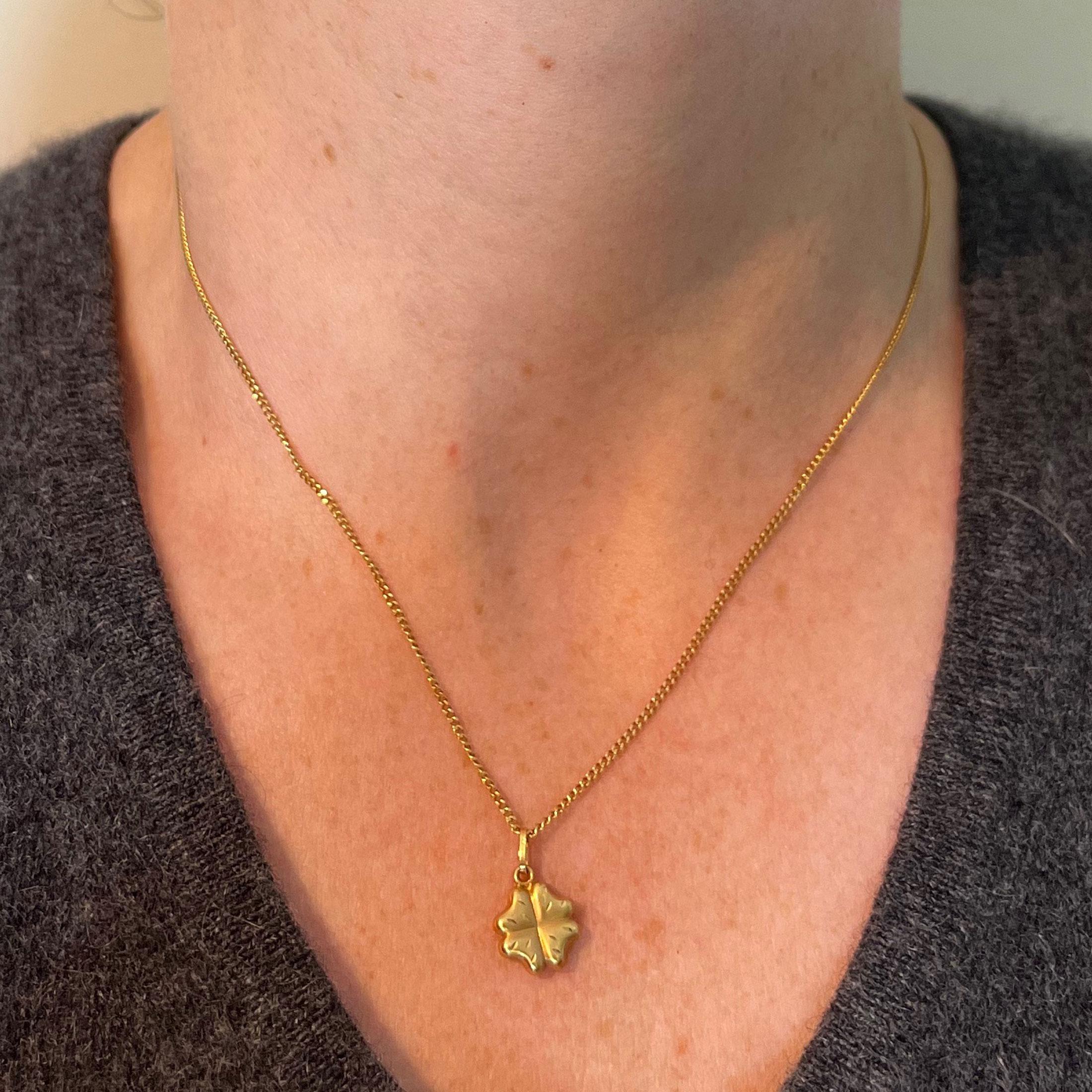da uomo o donna Ciondolo d'epoca a forma di trifoglio fortunato a quattro foglie in oro giallo 18K in vendita