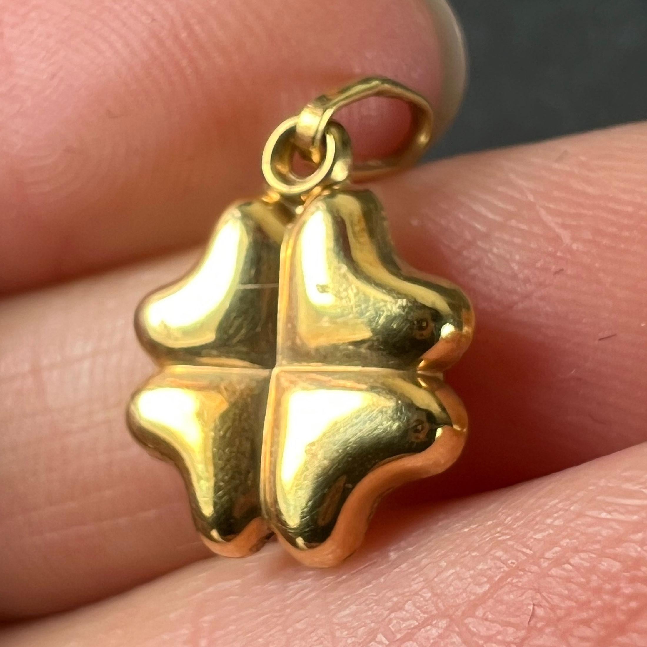 Ciondolo d'epoca a forma di trifoglio fortunato a quattro foglie in oro giallo 18K in vendita 4