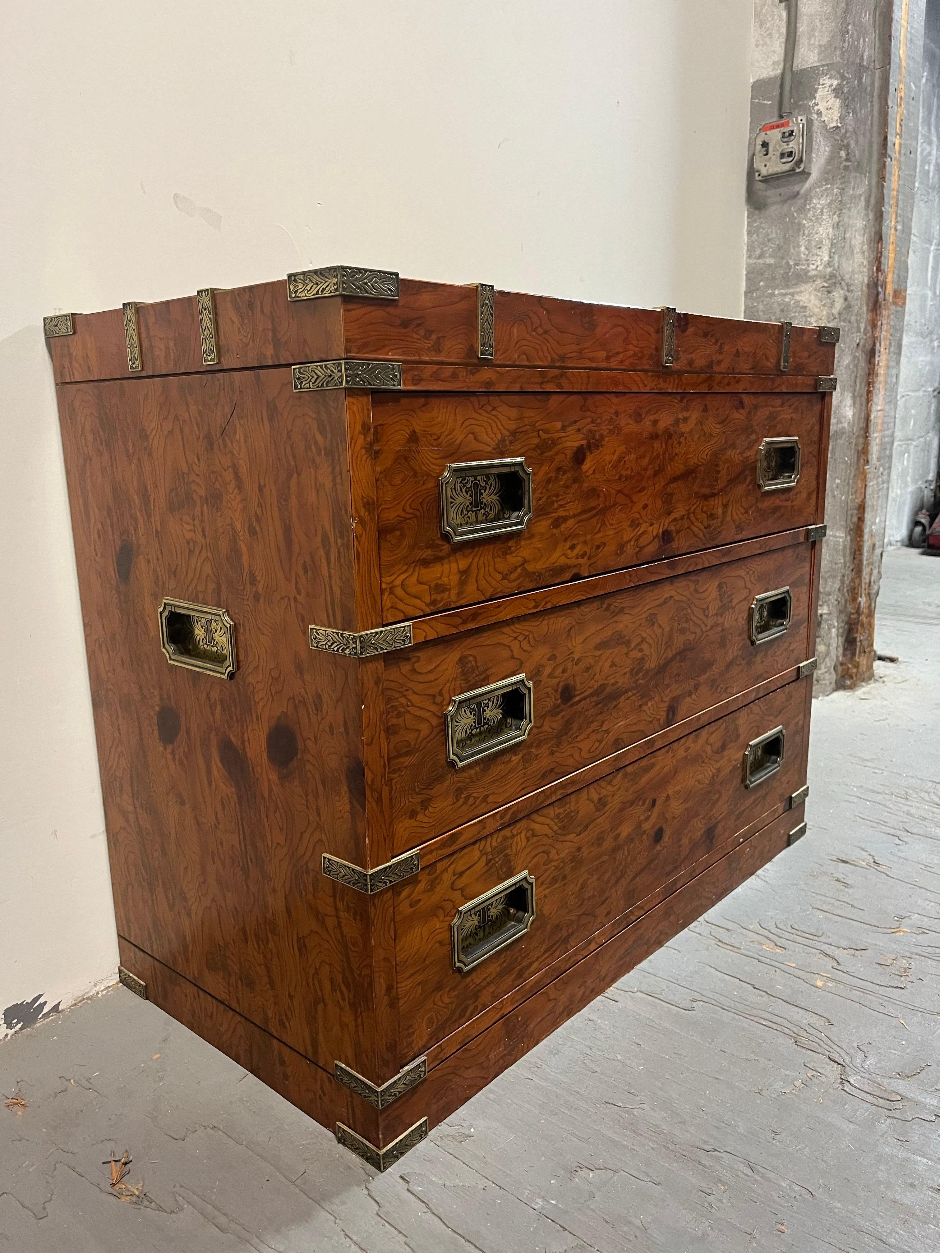 Stile Campaign Cassapanca vintage Pulaski Burlwood Campaigner in vendita