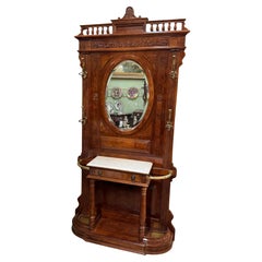 A. Hall d'epoca, stile vittoriano, piano in marmo e bracci per ombrelli in ottone