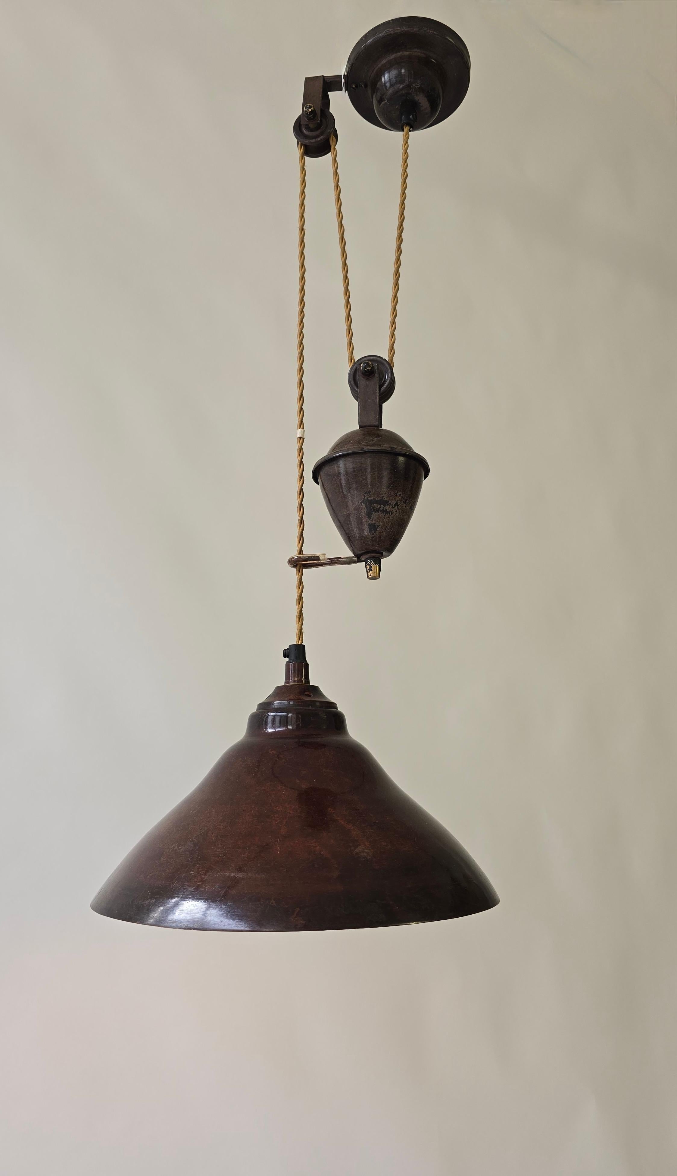 Mid-Century moderno Lampada a sospensione a carrucola vintage Circa 1950 in vendita