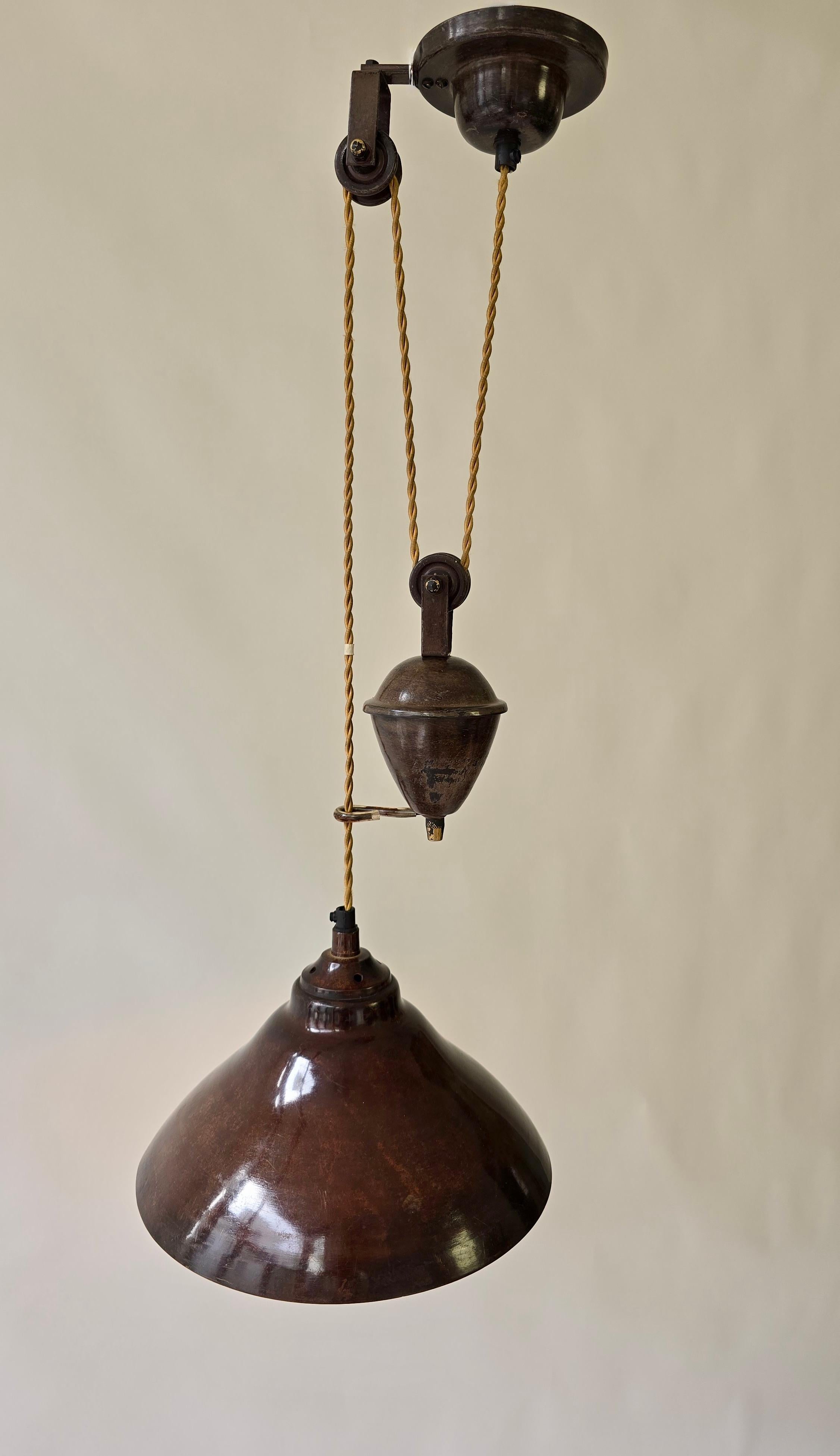 Lampada a sospensione a carrucola vintage Circa 1950 In condizioni buone in vendita a Antwerp, BE