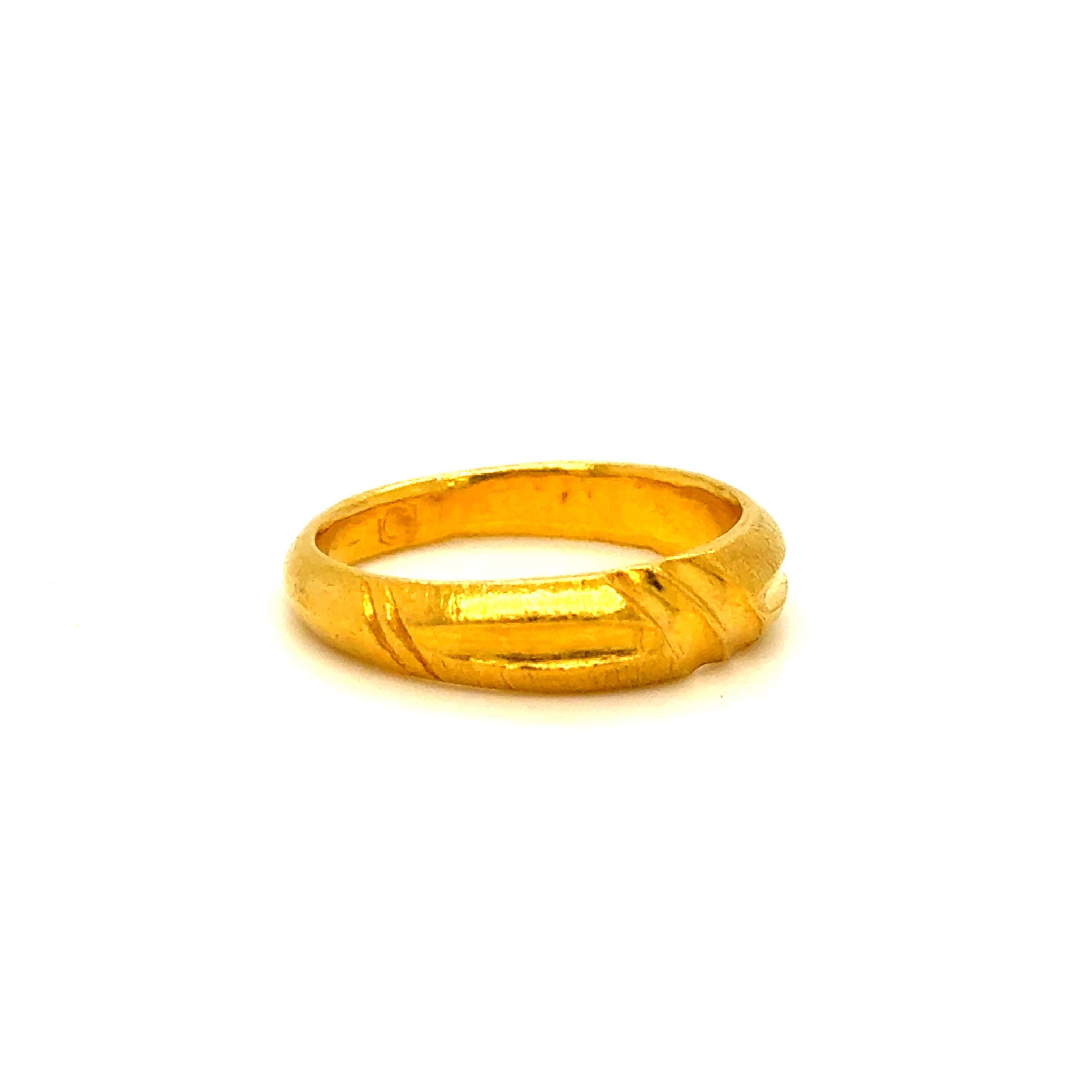 There is something about the color of pure color - so rich and decadent. LOVE this Vintage Pure Gold 24K Yellow Gold Patterned Band Ring! It would make a fabulous, unique gift for any, and can be worn alone or stacked. Crafted in Pure 24K Yellow
