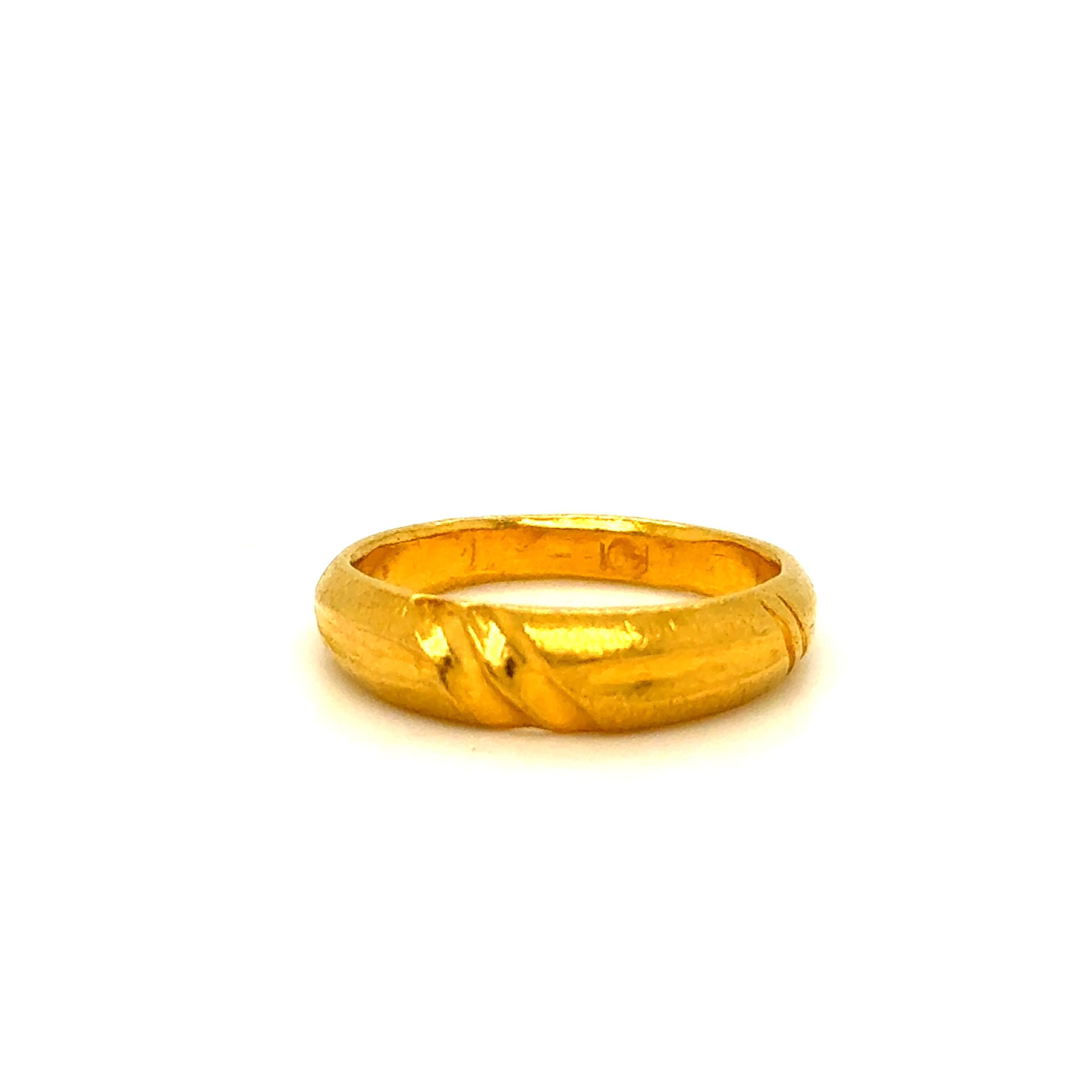 Retro Vintage Pure Gold 24K Yellow Gold Patterned Band Ring. For Sale