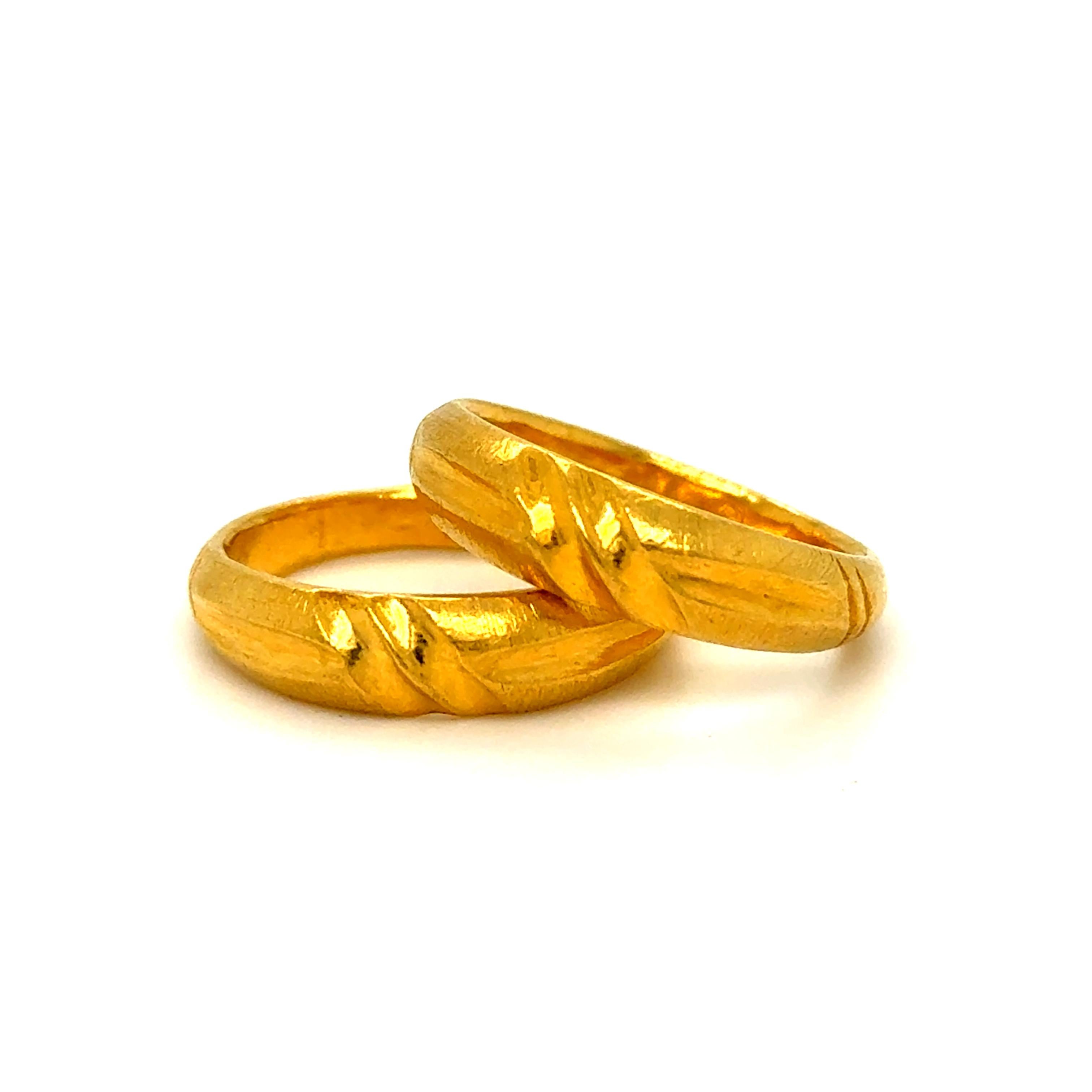 Vintage Pure Gold 24K Yellow Gold Patterned Band Ring. In Good Condition For Sale In San Francisco, CA