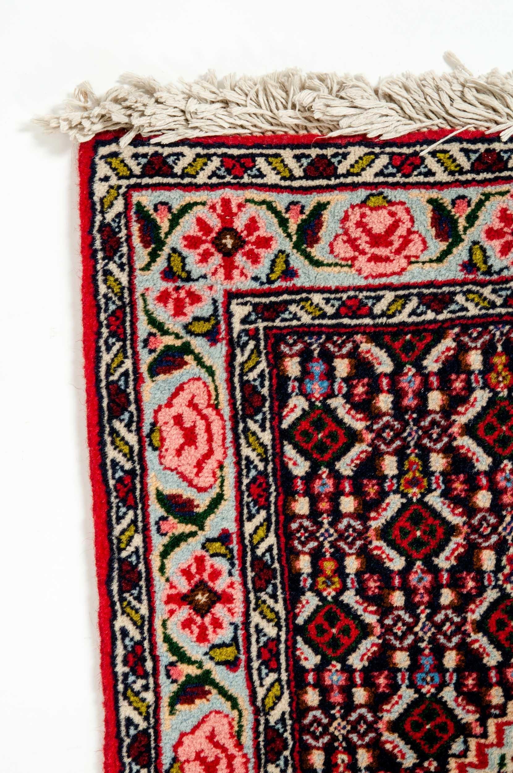 Vintage Pure Wool Handwoven Area Rug In Excellent Condition In Tarry Town, NY