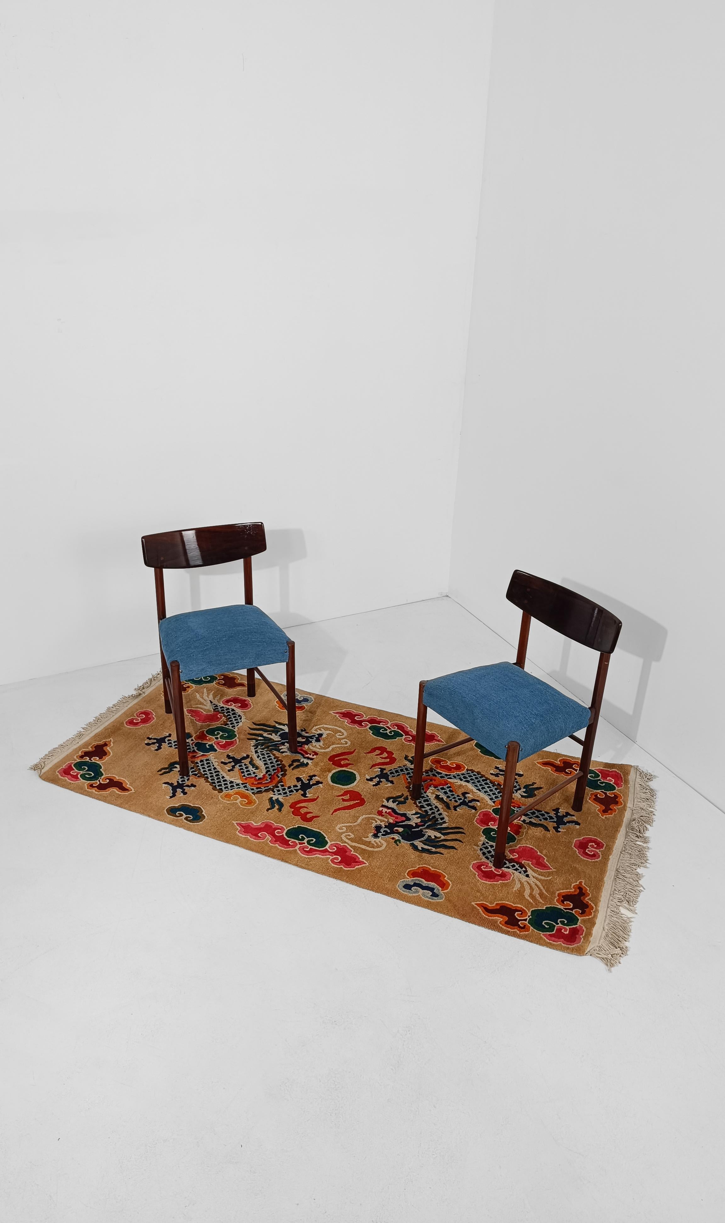 Mid-Century Modern Vintage Pure Wool Runner Rug With Blue China Dragons For Sale