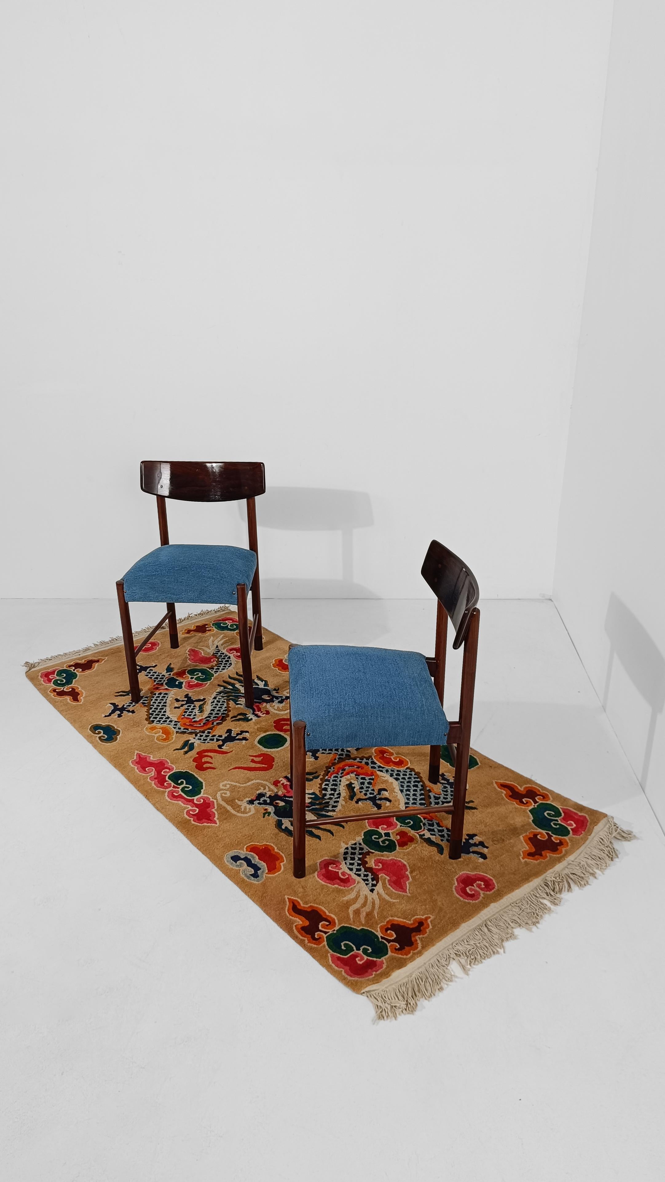 Vintage Pure Wool Runner Rug With Blue China Dragons In Good Condition For Sale In Roma, IT