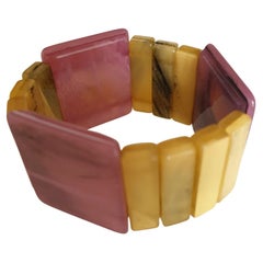 Bracelet mode vintage en bakélite violette et jaune, France, années 1970