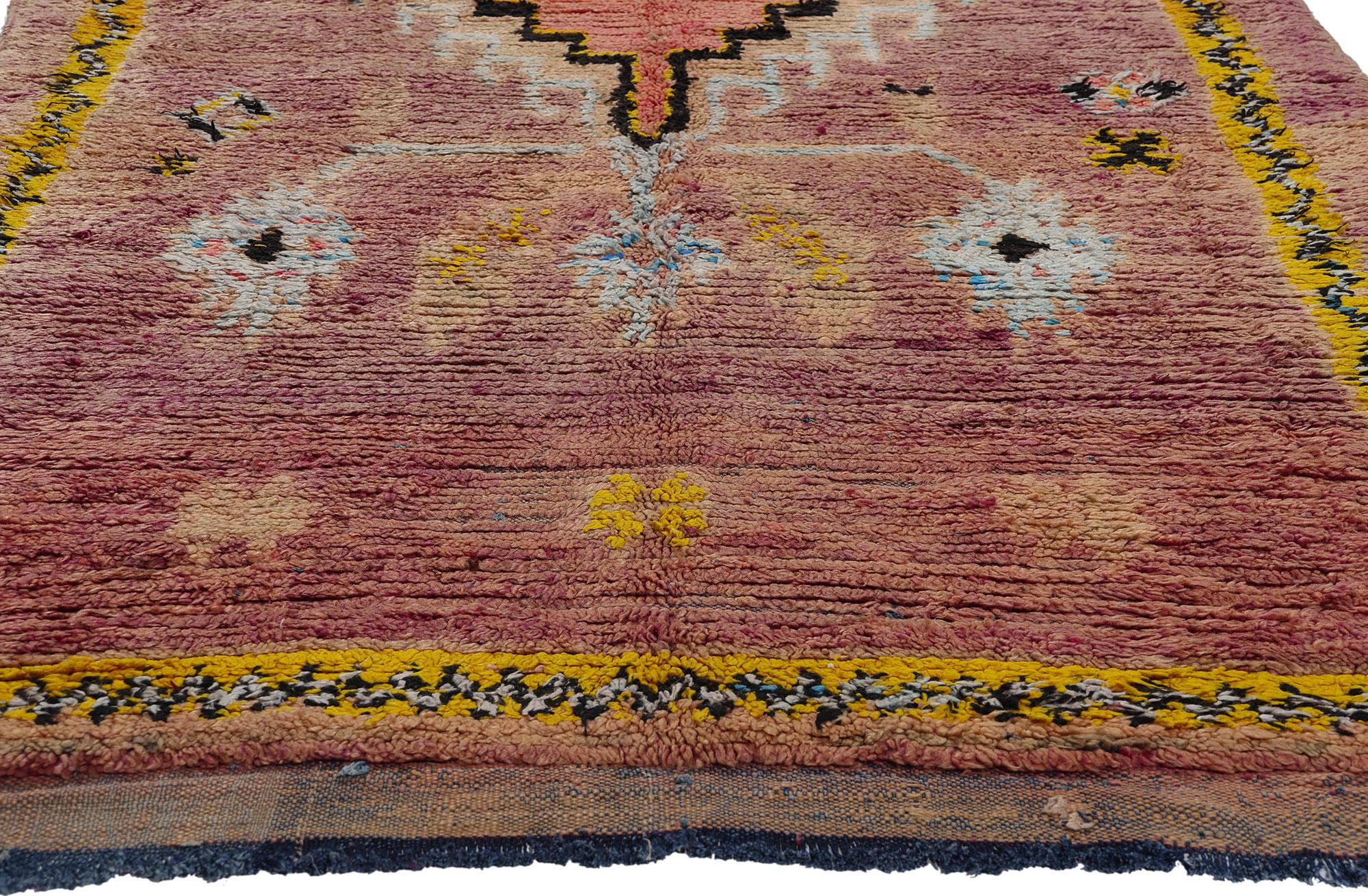 Lila Boujad Marokkanischer Vintage-Teppich, Stammeskunst-Enchantment Meets Bohemian Nomad, Vintage im Zustand „Gut“ im Angebot in Dallas, TX