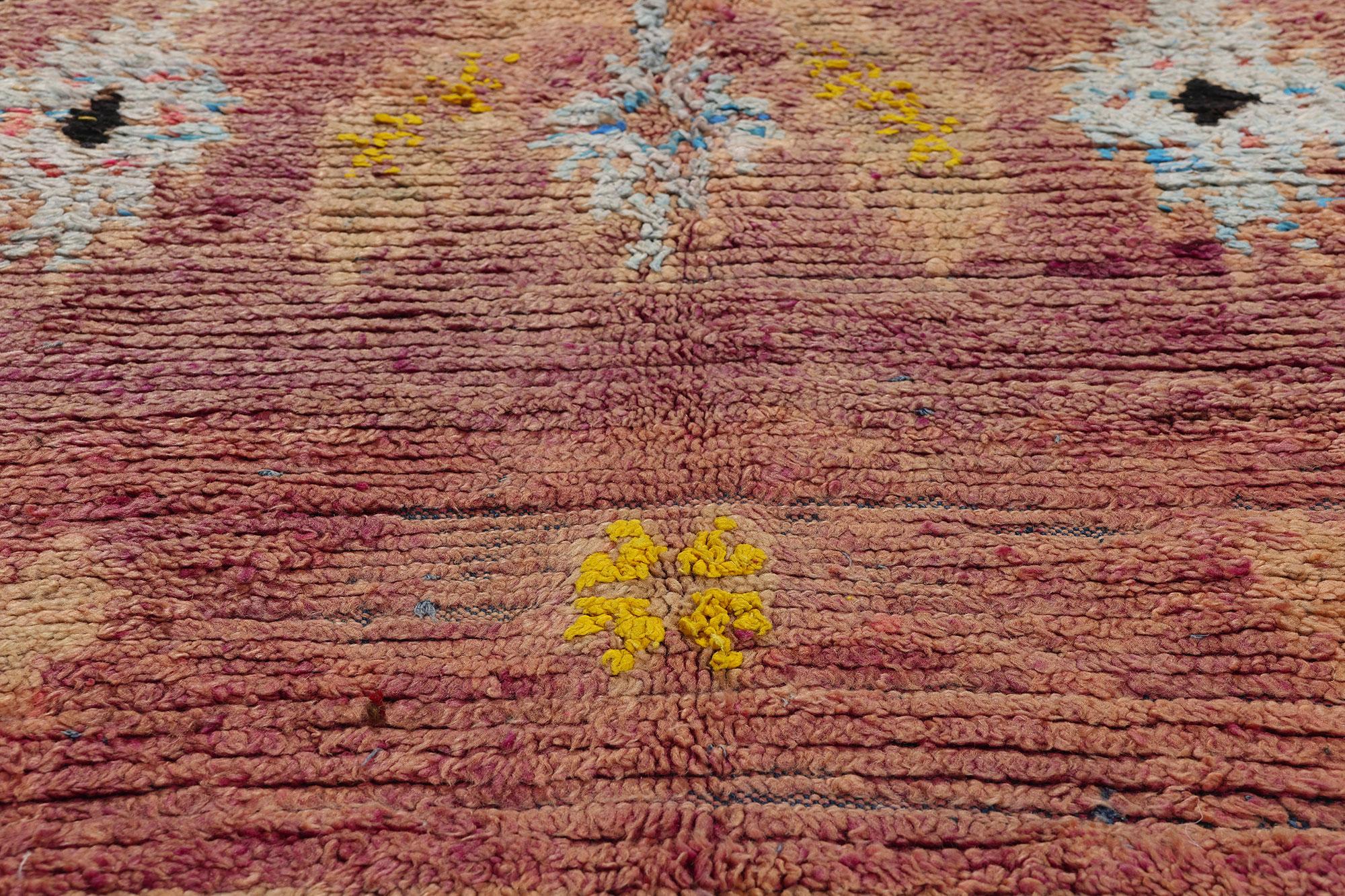 Lila Boujad Marokkanischer Vintage-Teppich, Stammeskunst-Enchantment Meets Bohemian Nomad, Vintage (20. Jahrhundert) im Angebot