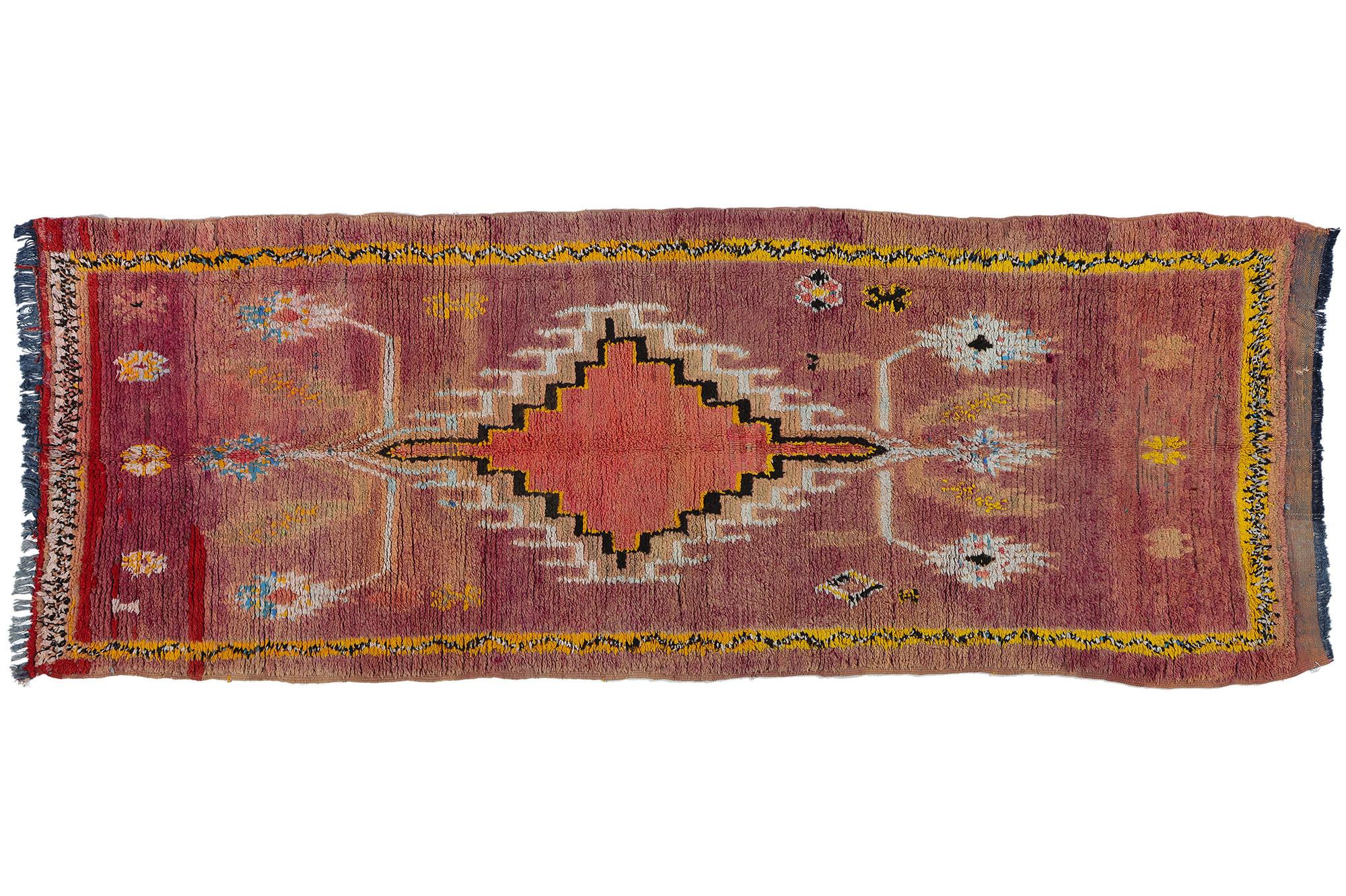 Tapis marocain Boujad violet vintage, l'enchantement tribal rencontre le nomad bohémien en vente 1
