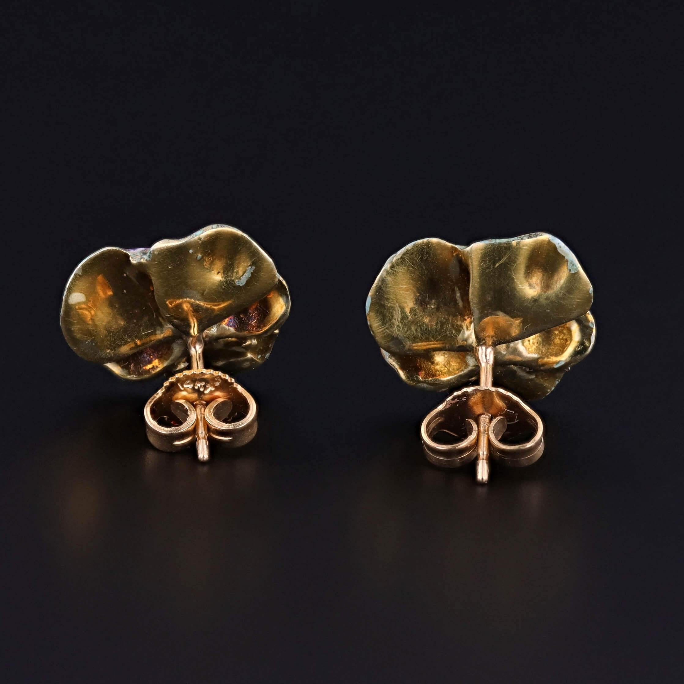 Donna Orecchini a forma di viola smaltato d'epoca in oro 14k in vendita