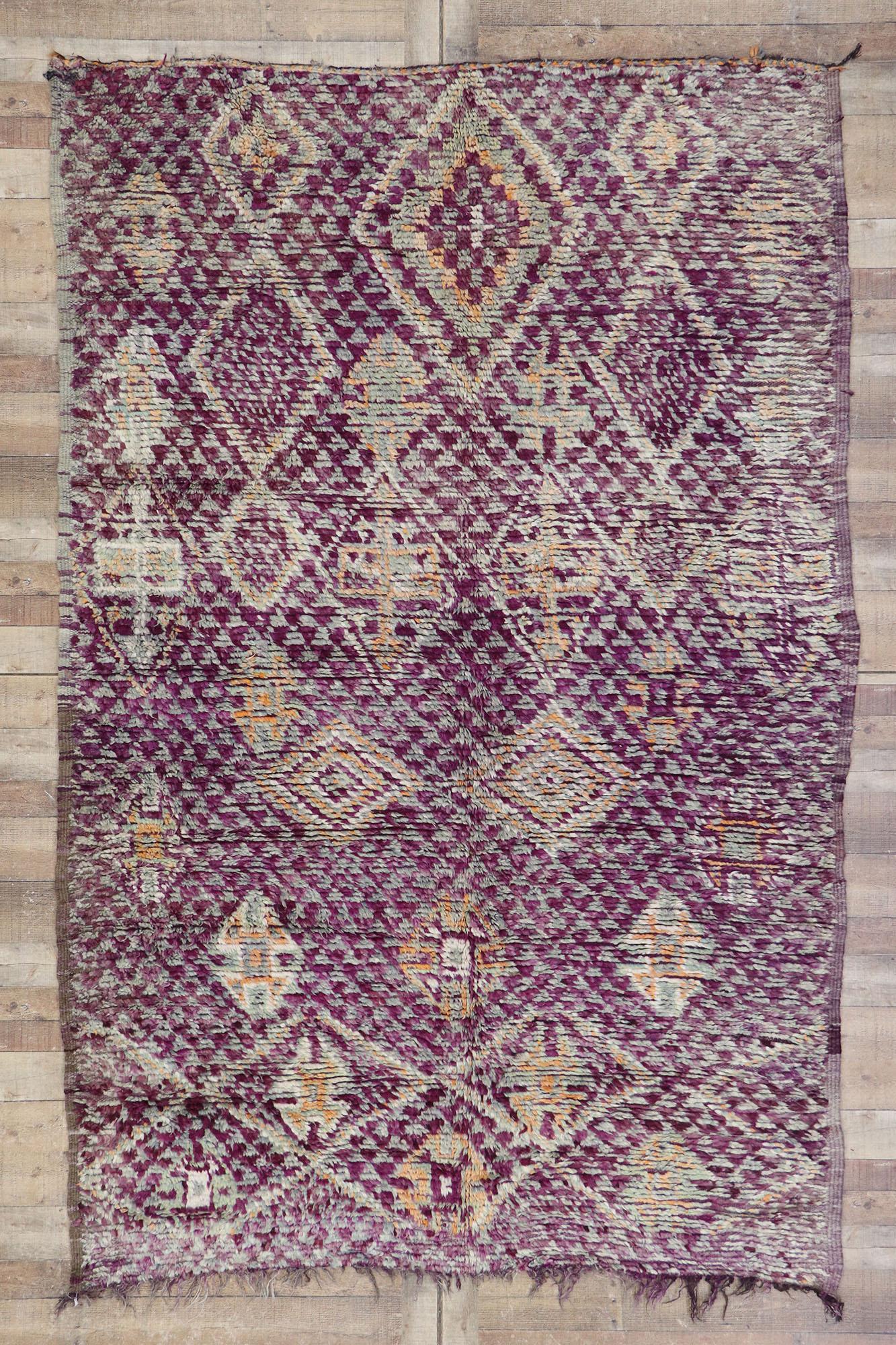 Tappeto marocchino viola vintage, Boho Tribal Chic incontra il Midcentury globale in vendita 3