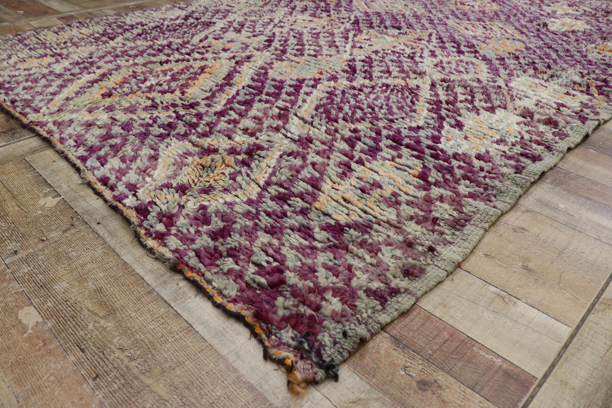 Tappeto marocchino viola vintage, Boho Tribal Chic incontra il Midcentury globale in vendita 1