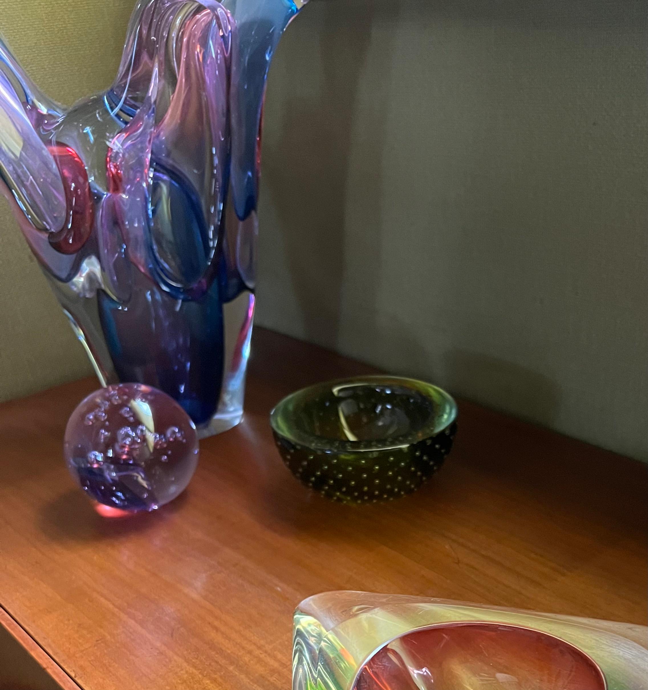 Vetro Scultura/portacarte in vetro di Murano viola vintage, Ball and Ball con bolle incluse in vendita