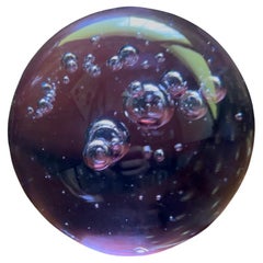 Escultura/pesapapeles vintage de cristal de Murano morado, bola con burbujas incluidas