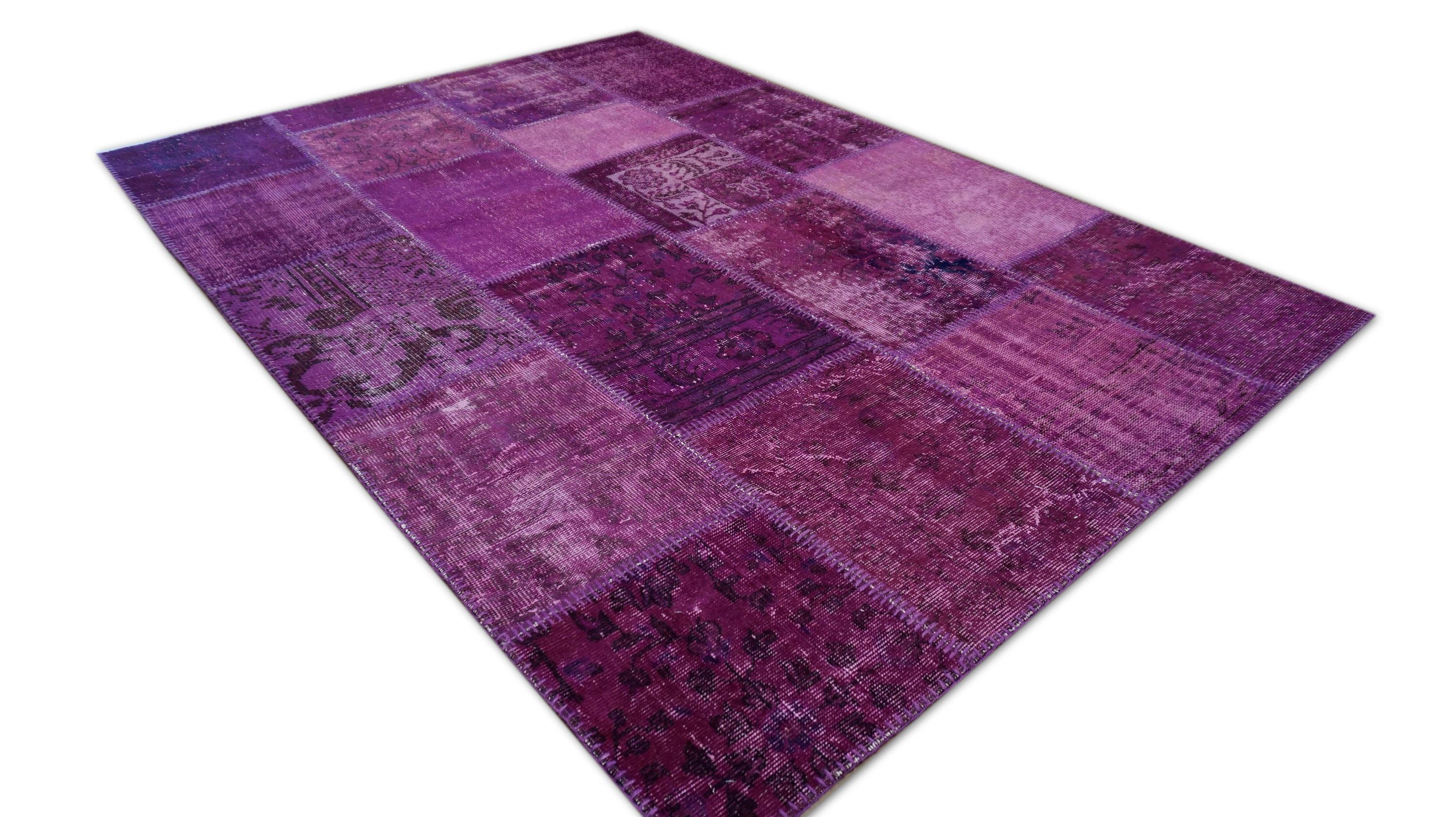 Lila Patchwork-Patchwork in Violett  Wollteppich 5'7''x7'11'' (Moderne) im Angebot