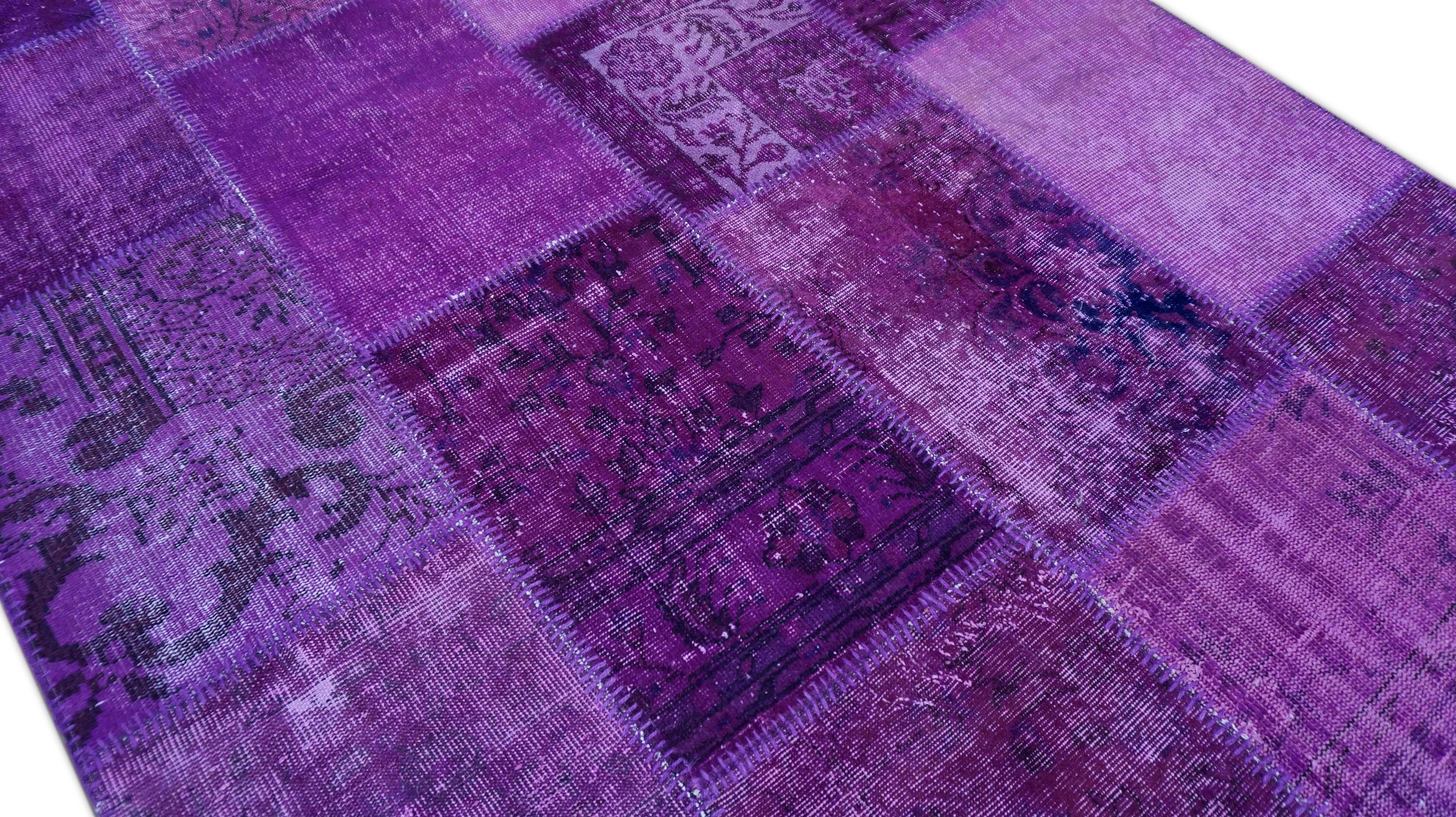 Lila Patchwork-Patchwork in Violett  Wollteppich 5'7''x7'11'' (Türkisch) im Angebot