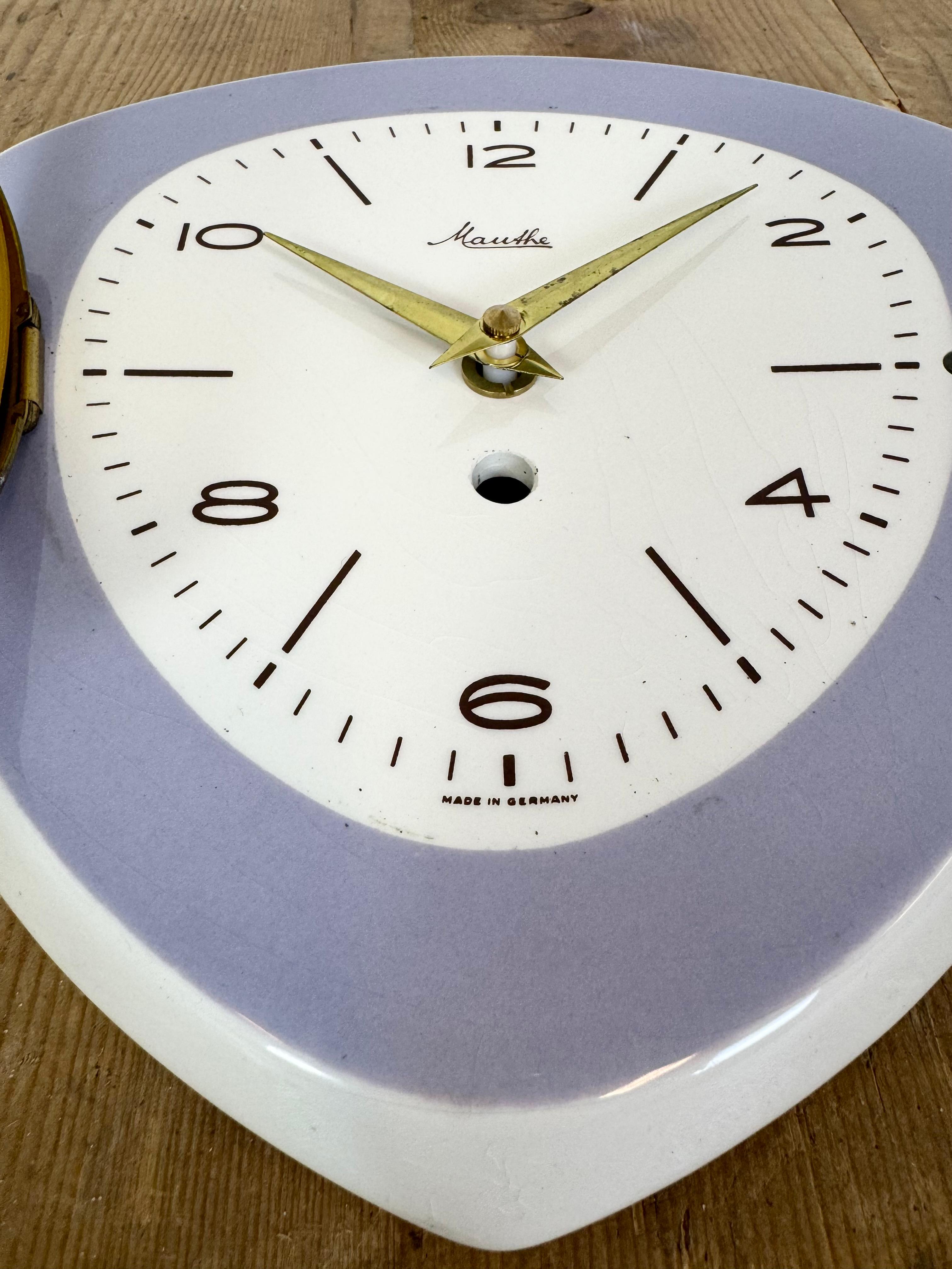 Horloge murale vintage en porcelaine violette de Mauthe, 1970 en vente 4