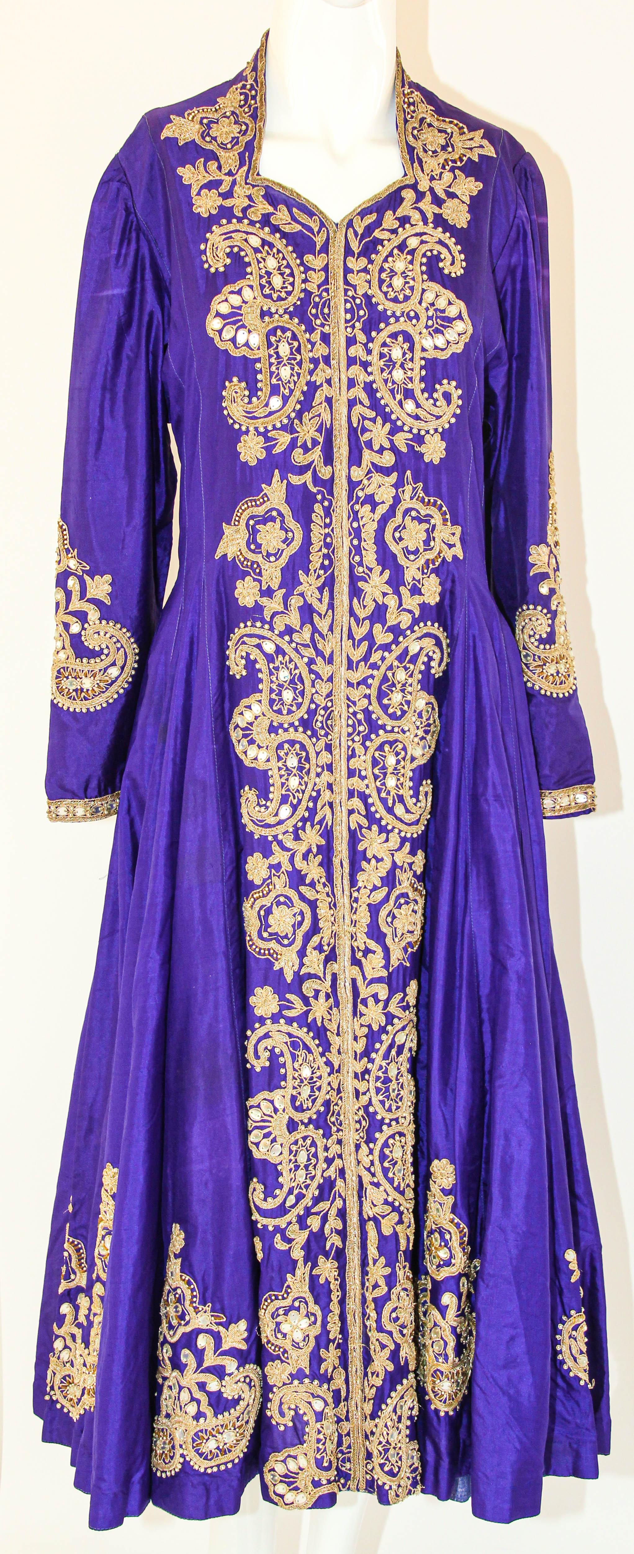  Vintage Purple Silk Embroidered Maxi Dress Anarkali Kashmir Princess Gown In Good Condition For Sale In North Hollywood, CA