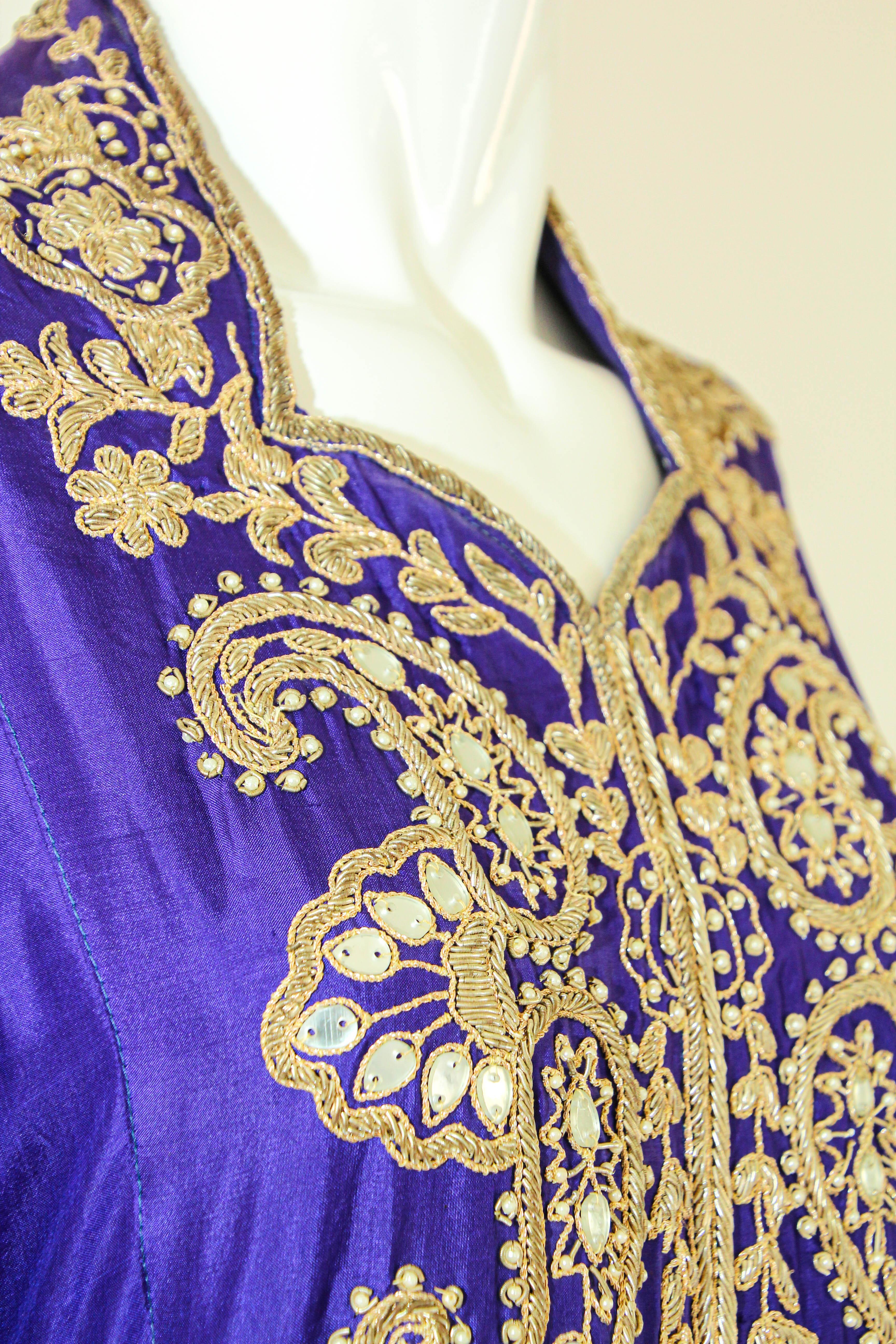  Vintage Purple Silk Embroidered Maxi Dress Anarkali Kashmir Princess Gown For Sale 4