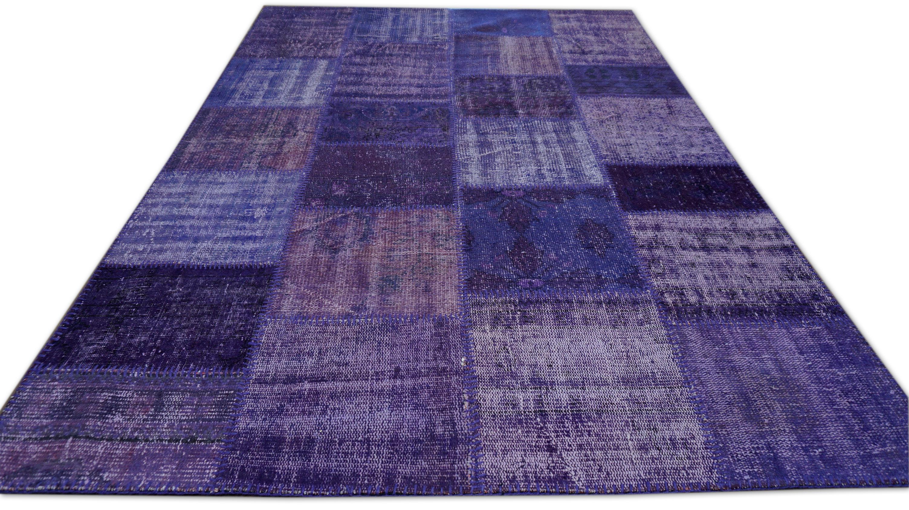 Moderne Tapis vintage en laine patchwork aux tons violets 5'7''x7'9'' Circa 1960 en vente