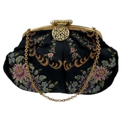 Vintage purse with embroidery