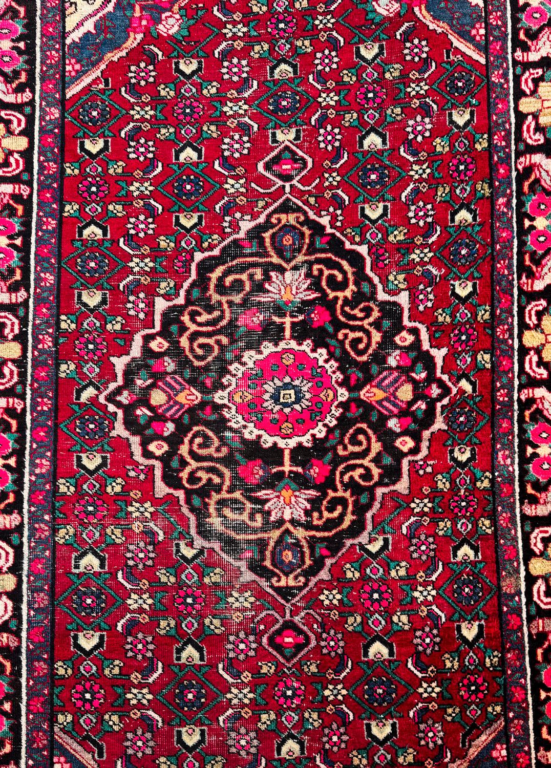 Vintage Qashqai 100% Wolle Persischer Teppich 205 x 122cm 20. Jahrhundert im Angebot 1