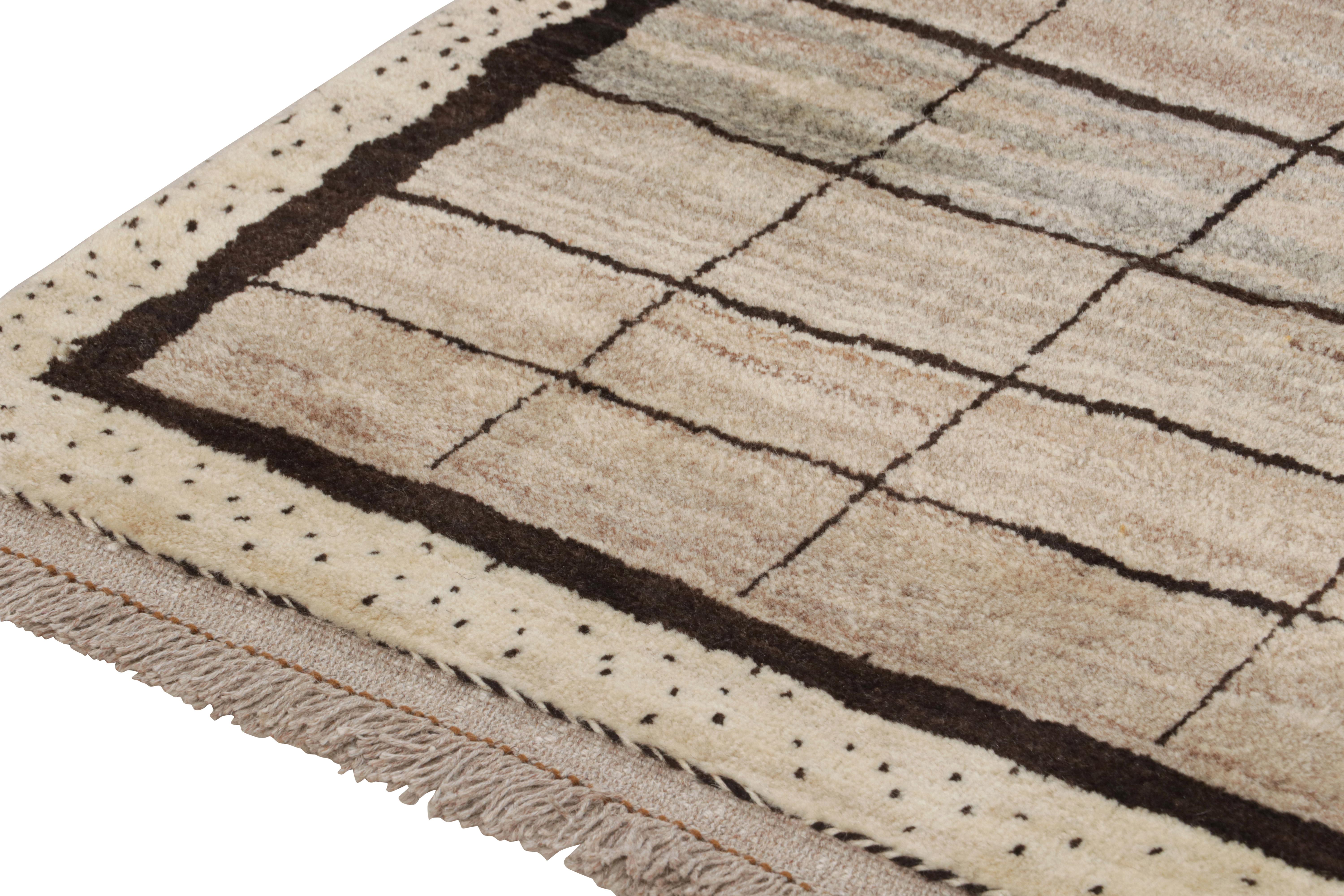Vintage Qashqai Persian Gabbeh Rug in Beige-Brown Grid Pattern In Good Condition In Long Island City, NY