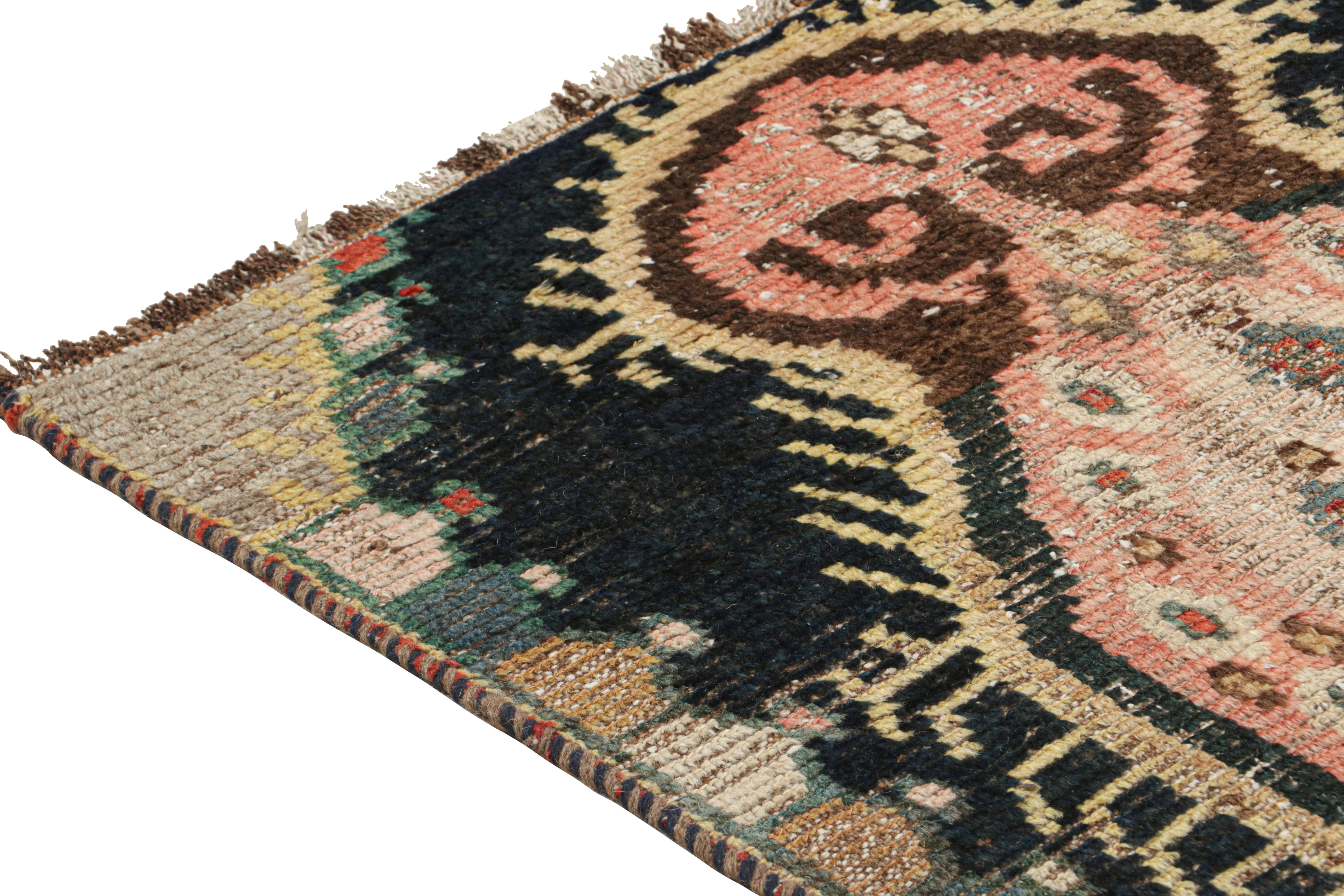 Vintage Qashqai Persian Gabbeh Runner with Medallion Patterns In Good Condition For Sale In Long Island City, NY