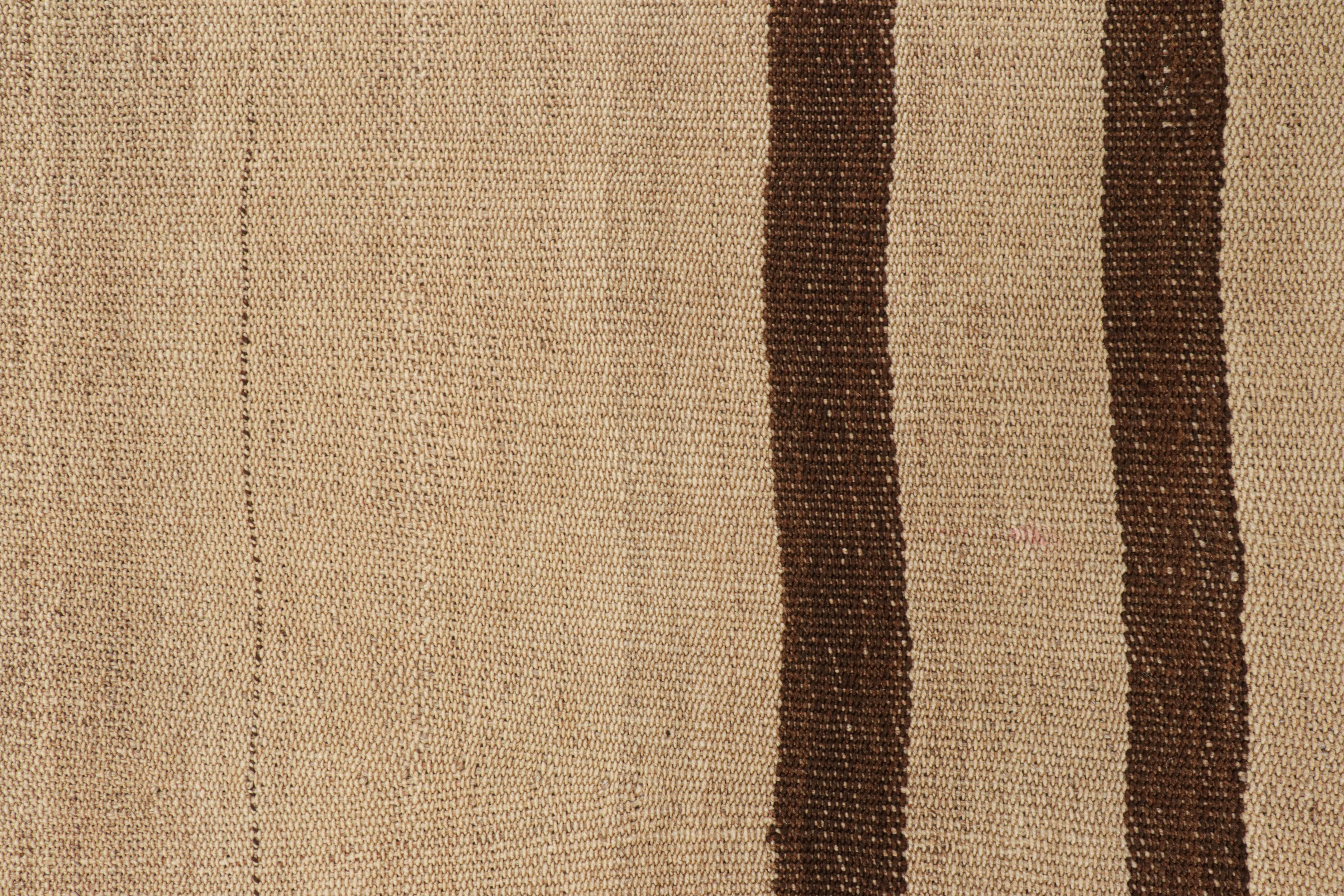 Tapis & Kilim Qashqai persan Jajim vintage en beige avec rayures brunes Bon état - En vente à Long Island City, NY