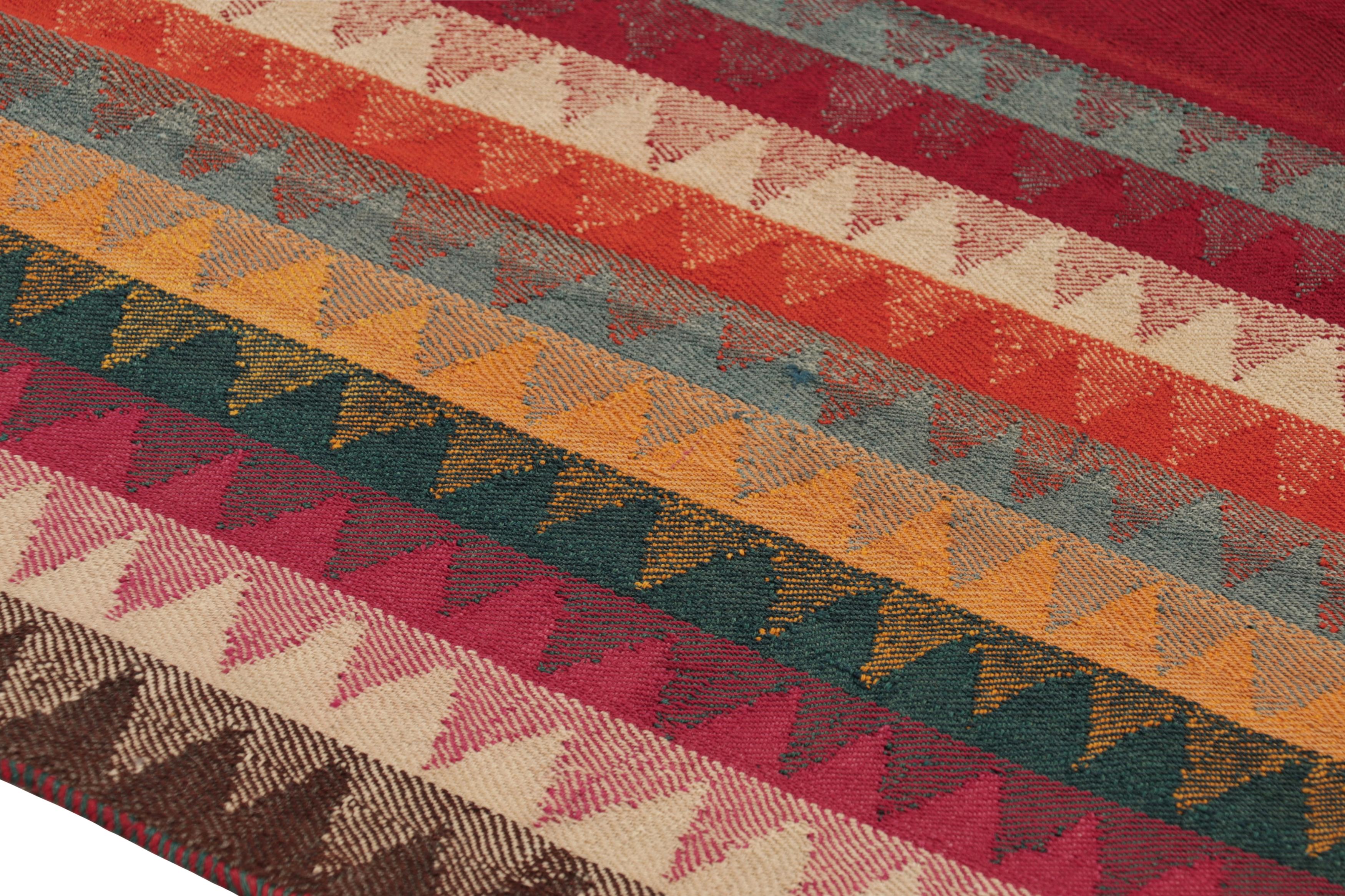 Persiano Kilim persiano vintage Qashqai nei toni del rosso, dell'arancio e del blu - Rug & Kilim in vendita