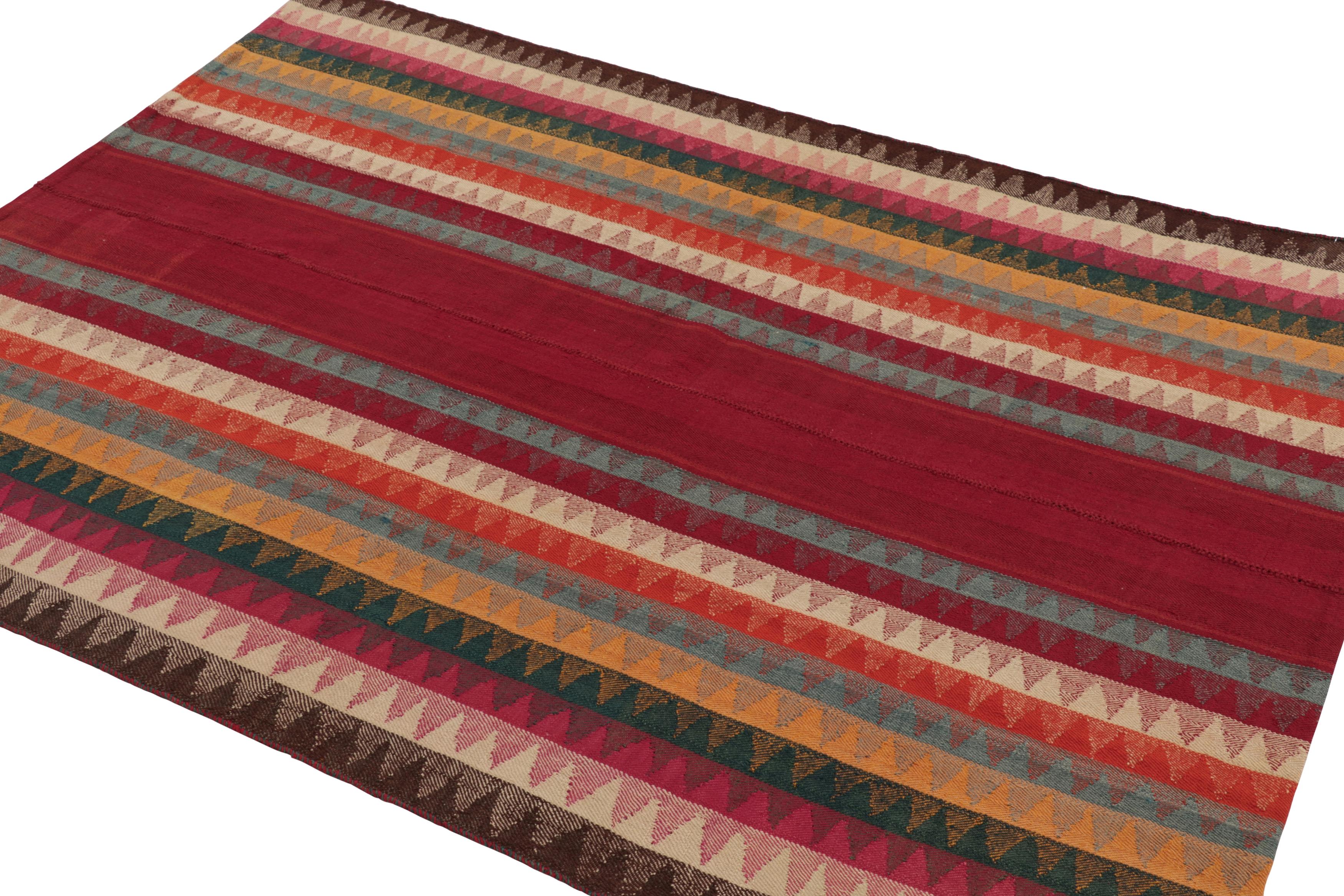 Tessuto a mano Kilim persiano vintage Qashqai nei toni del rosso, dell'arancio e del blu - Rug & Kilim in vendita