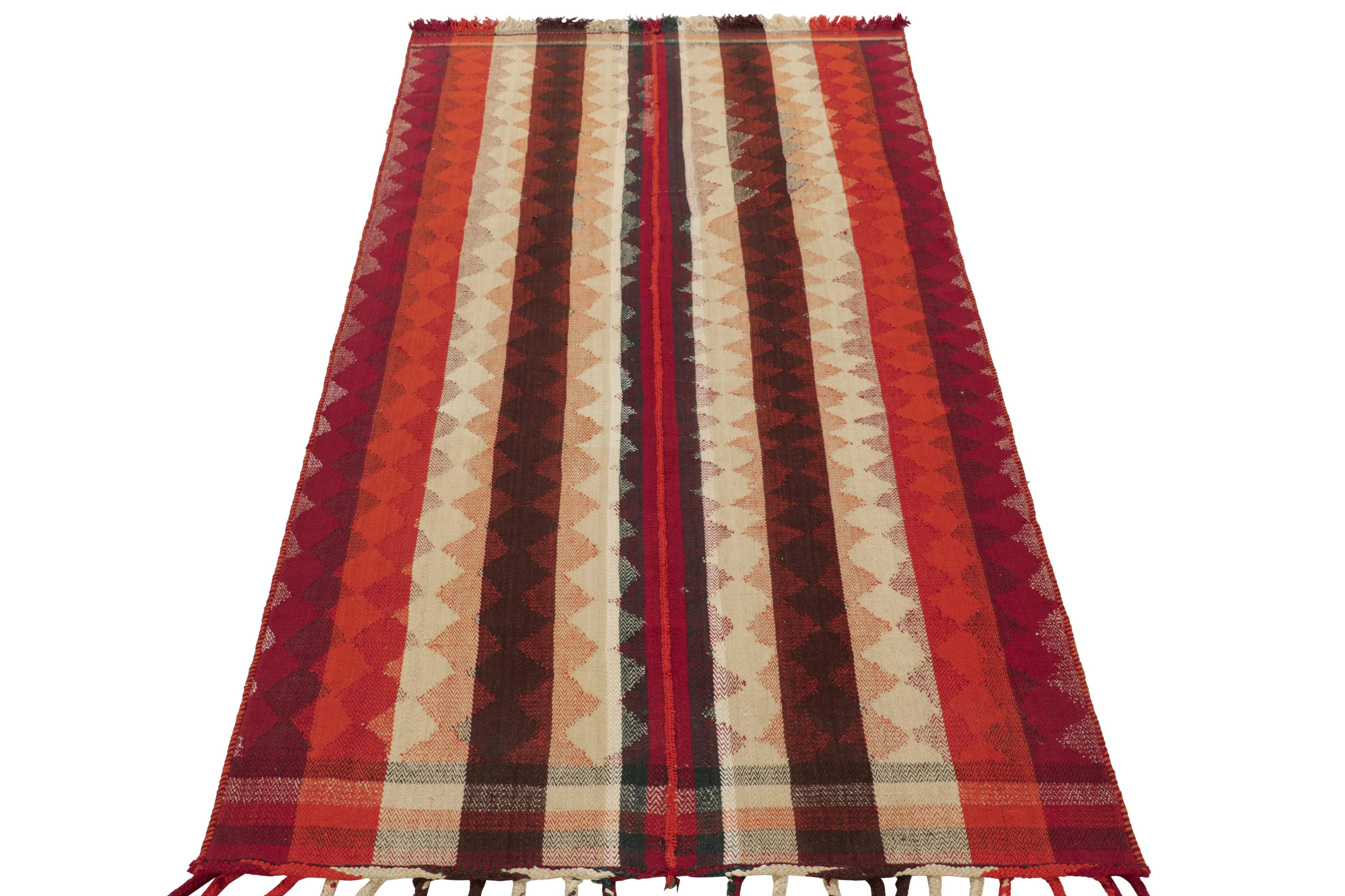 Kilim persa vintage Qashqai en rojo con rayas marrones, crema y óxido-Rug & Kilim Persa en venta